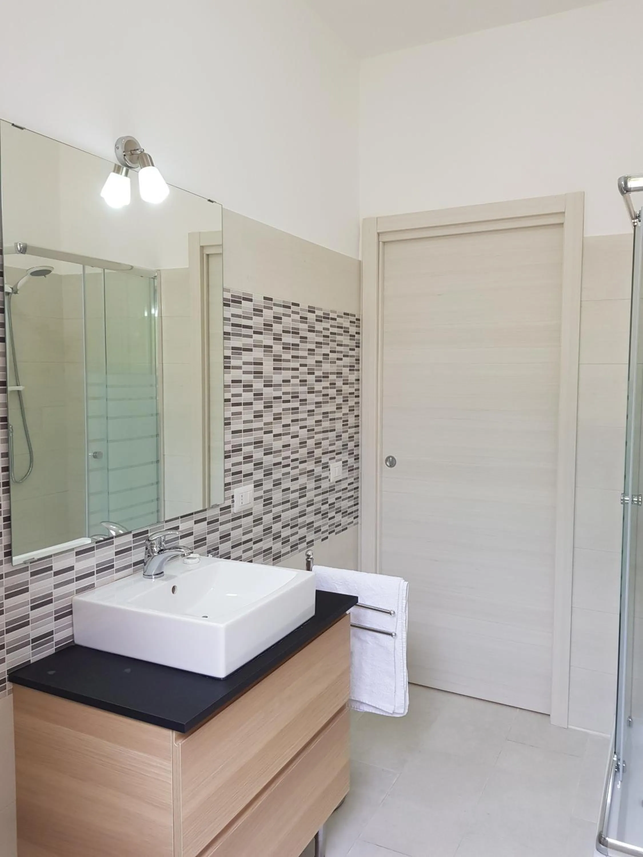 Shower in Isola Charm B&B - Pool & Nature Stay