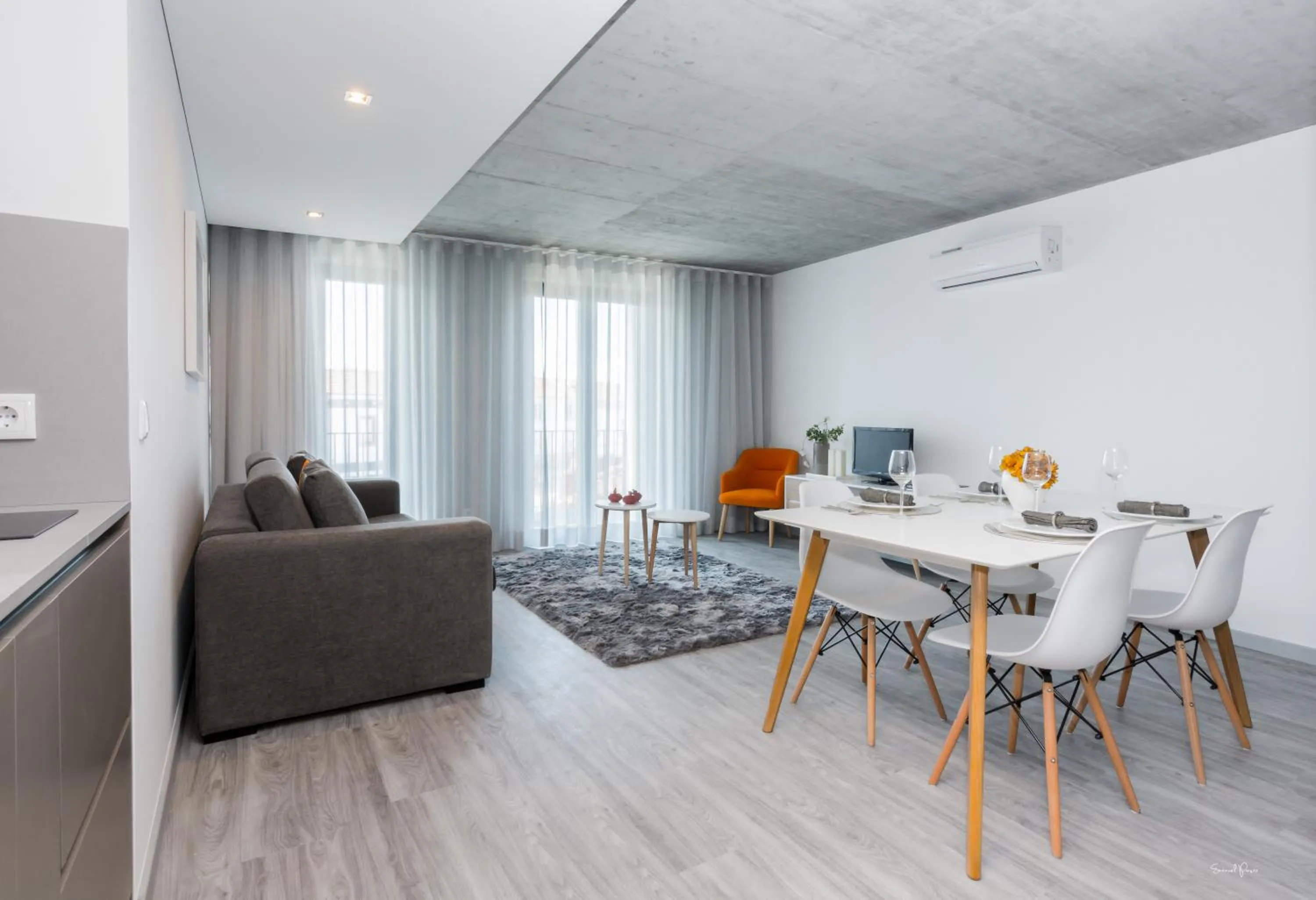 Communal lounge/ TV room in Innapartments - São Gonçalinho