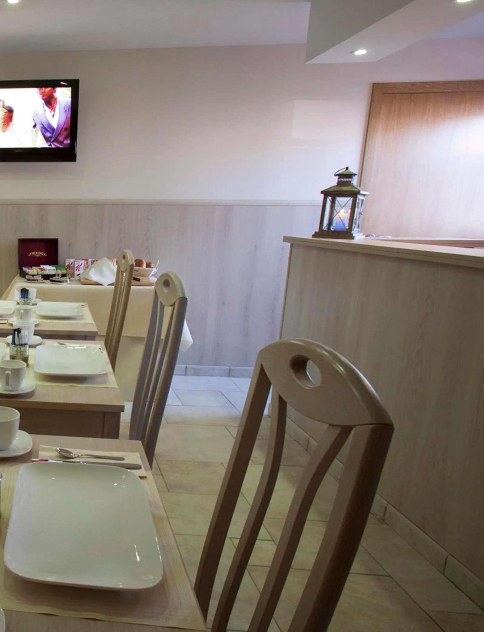 Restaurant/places to eat in Hotel Chamdor