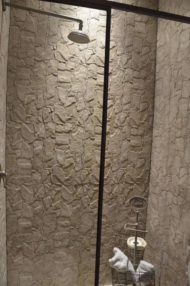 Shower in Marè Rooms Bari old town center