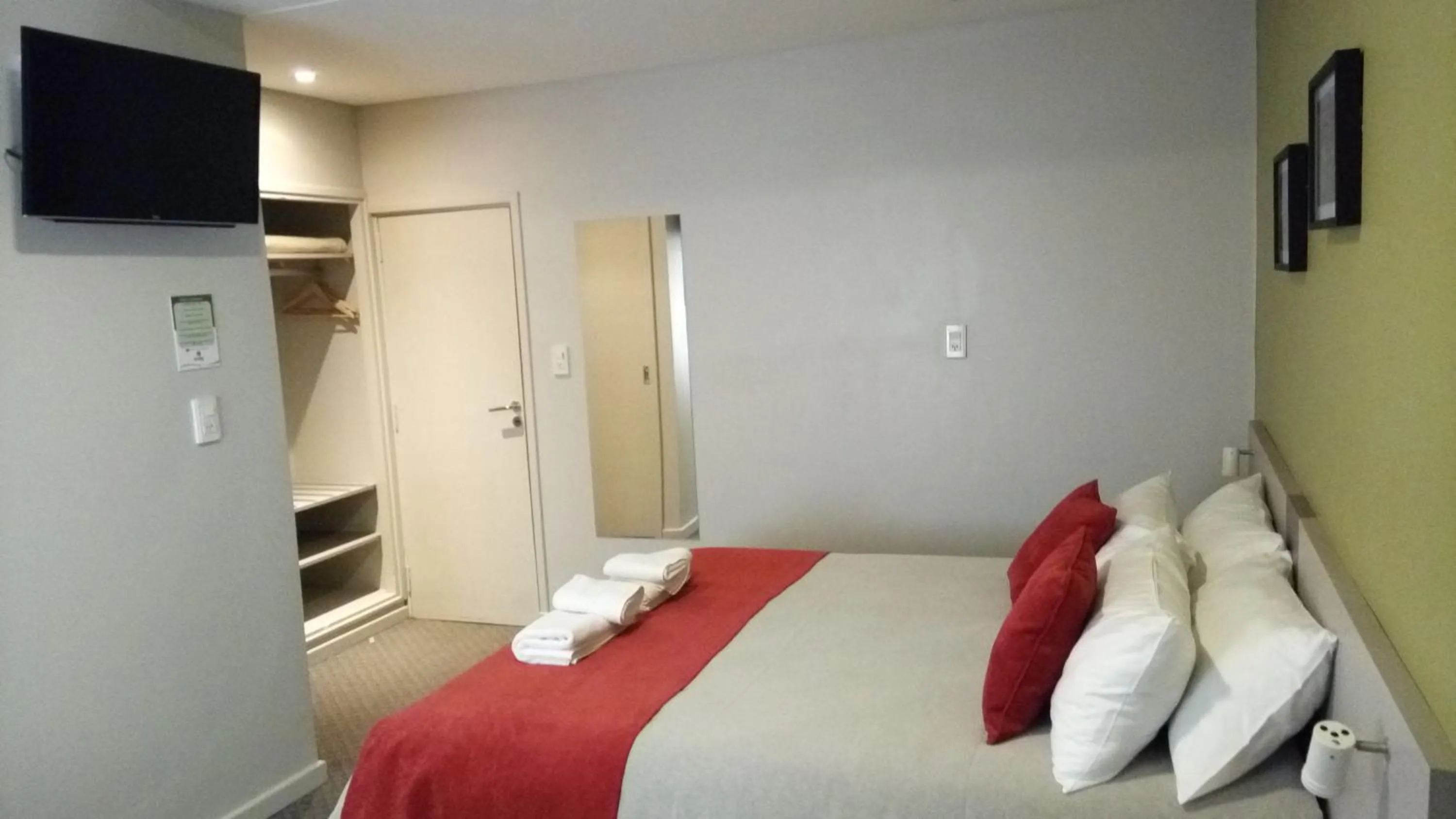 Photo of the whole room, Bed in Estepa Hotel
