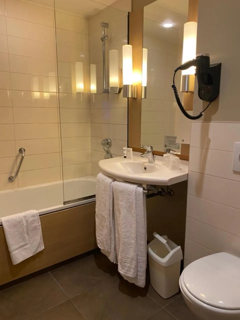 Bathroom in Castel de Pont-a-Lesse