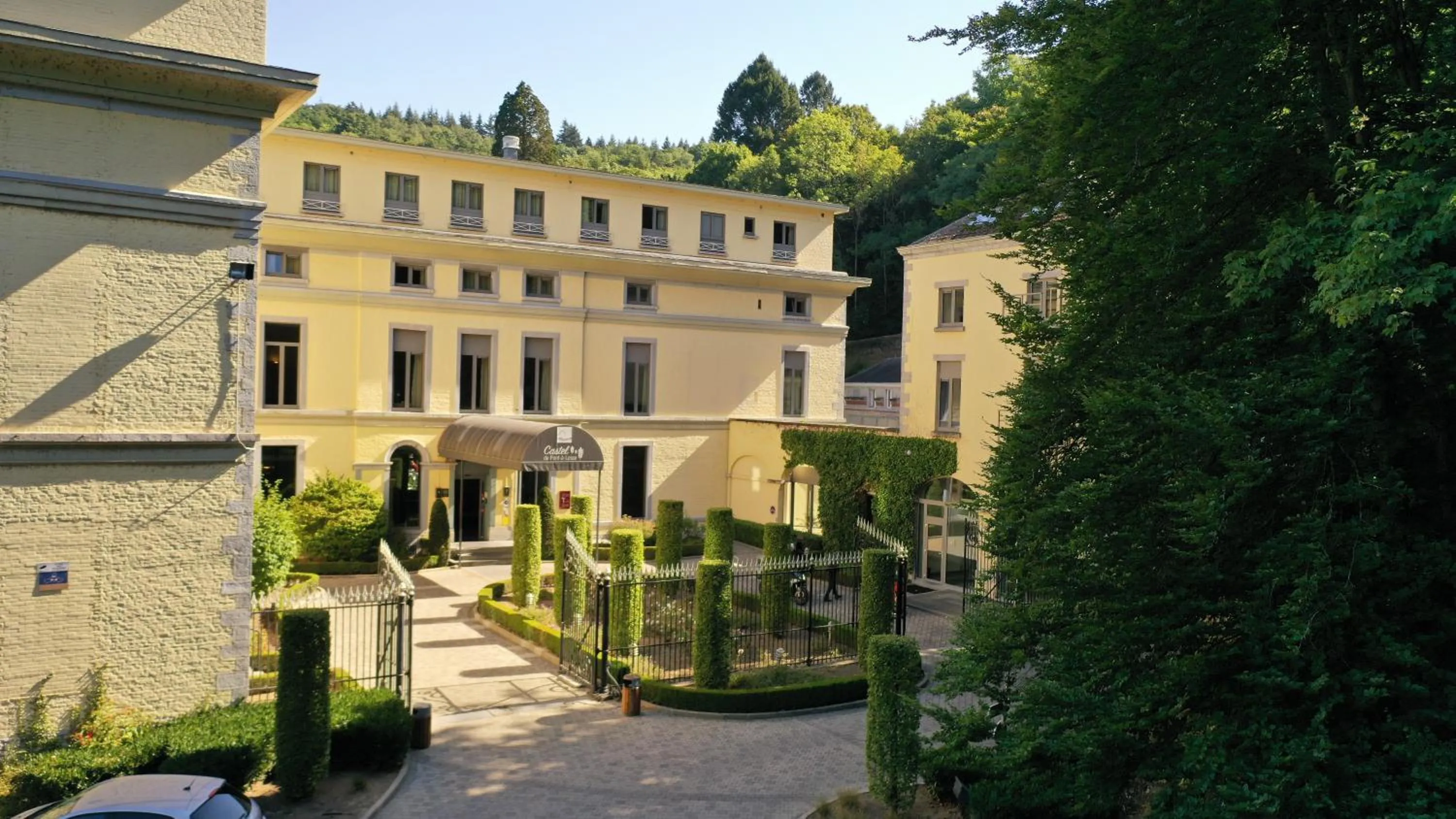 Property building in Castel de Pont-a-Lesse