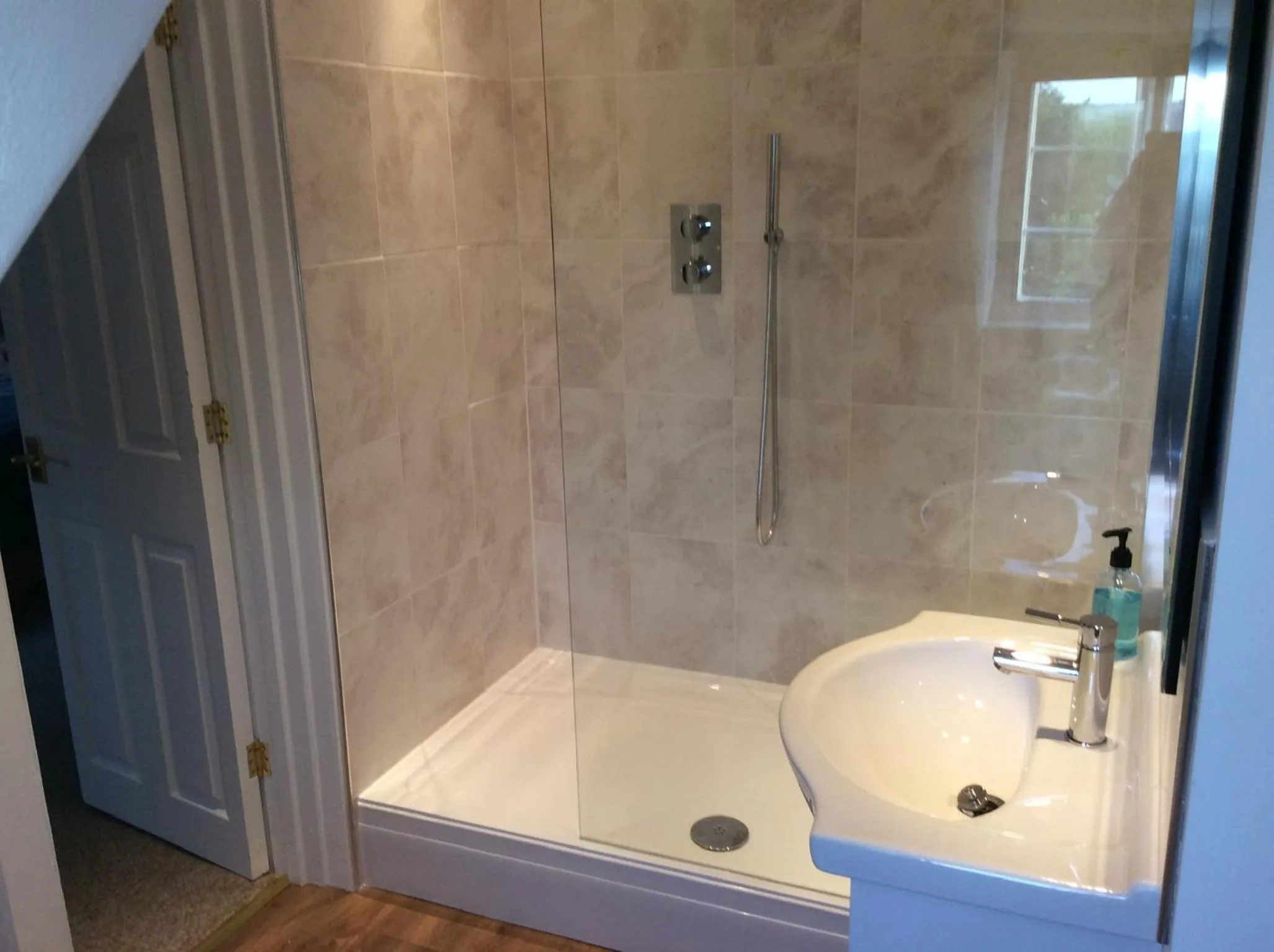 Shower in Aberllynfi Riverside Guest House