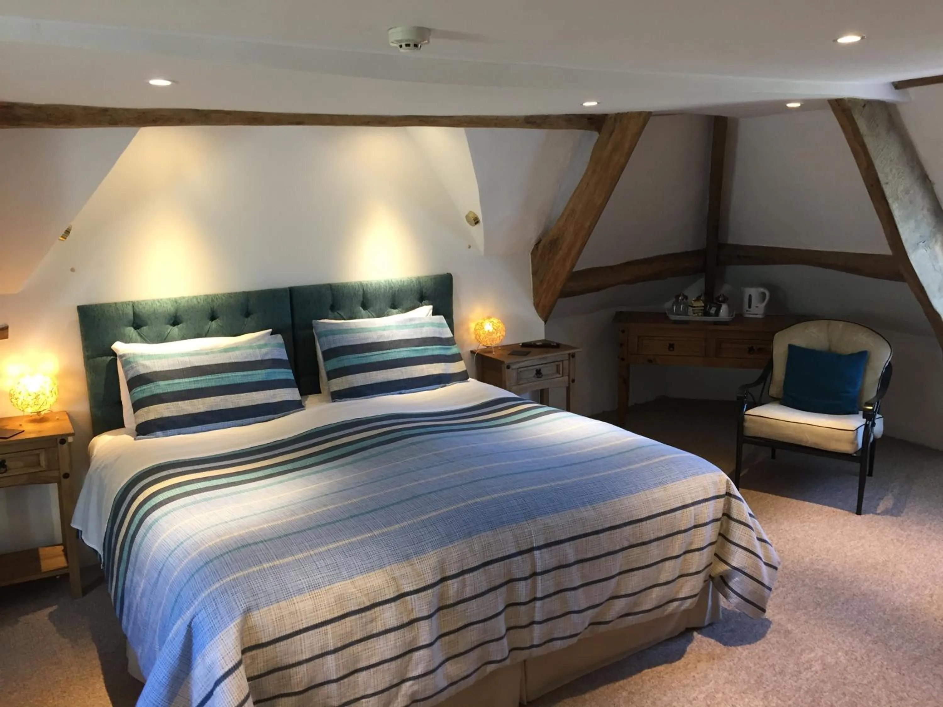 Coffee/tea facilities, Bed in Aberllynfi Riverside Guest House