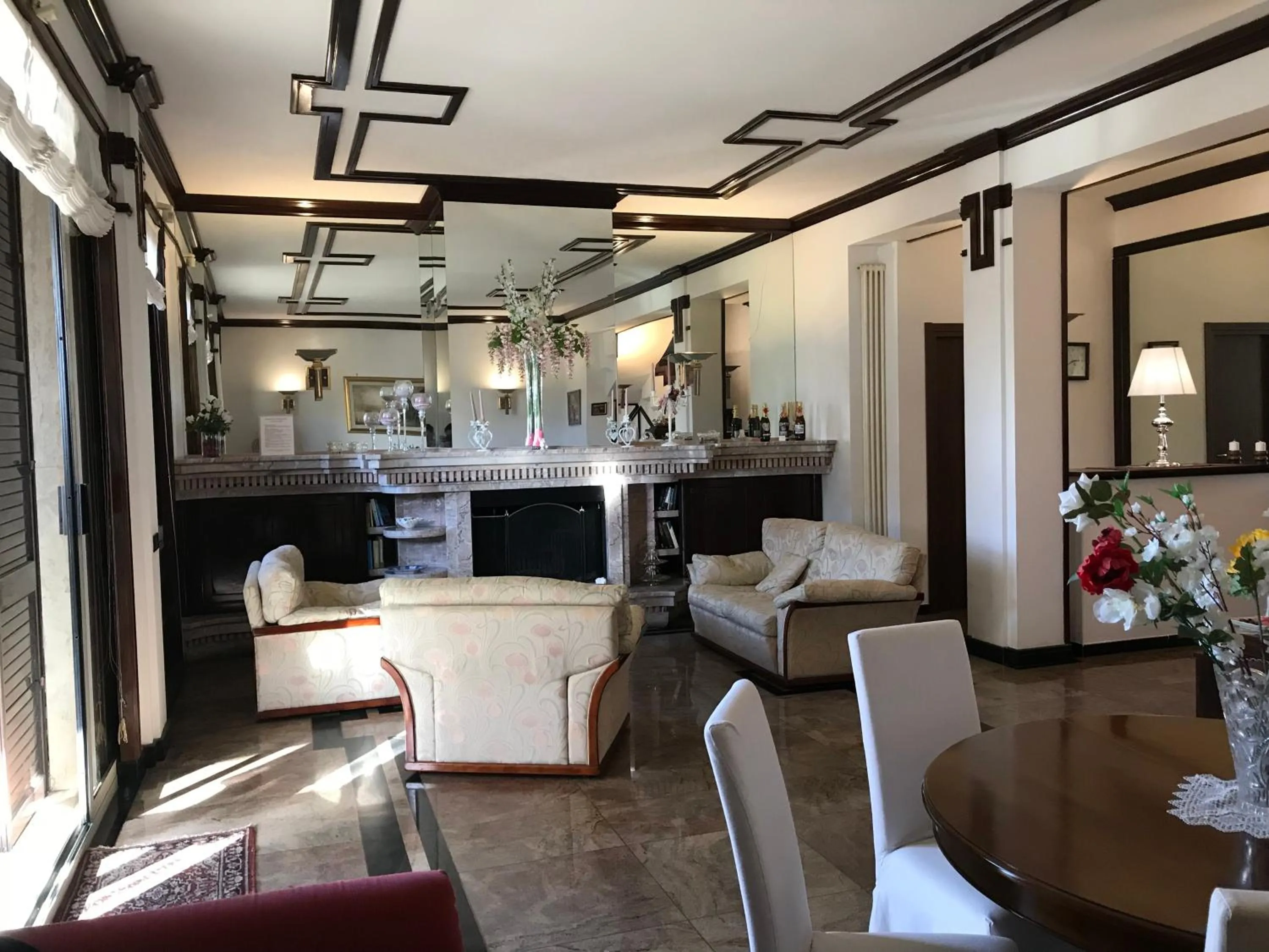 Lobby or reception in La Maison Royale Bed & Breakfast