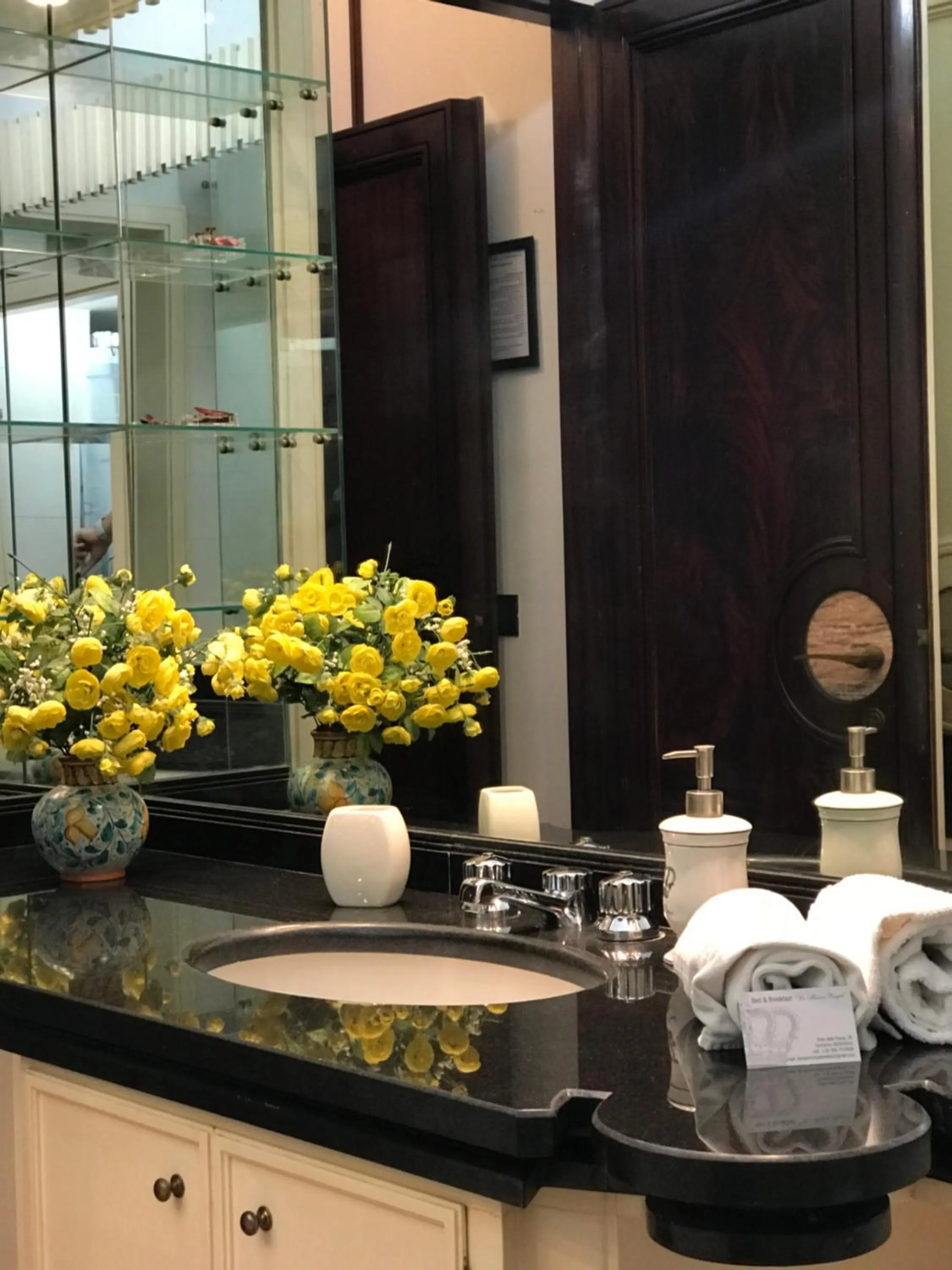 Bathroom in La Maison Royale Bed & Breakfast