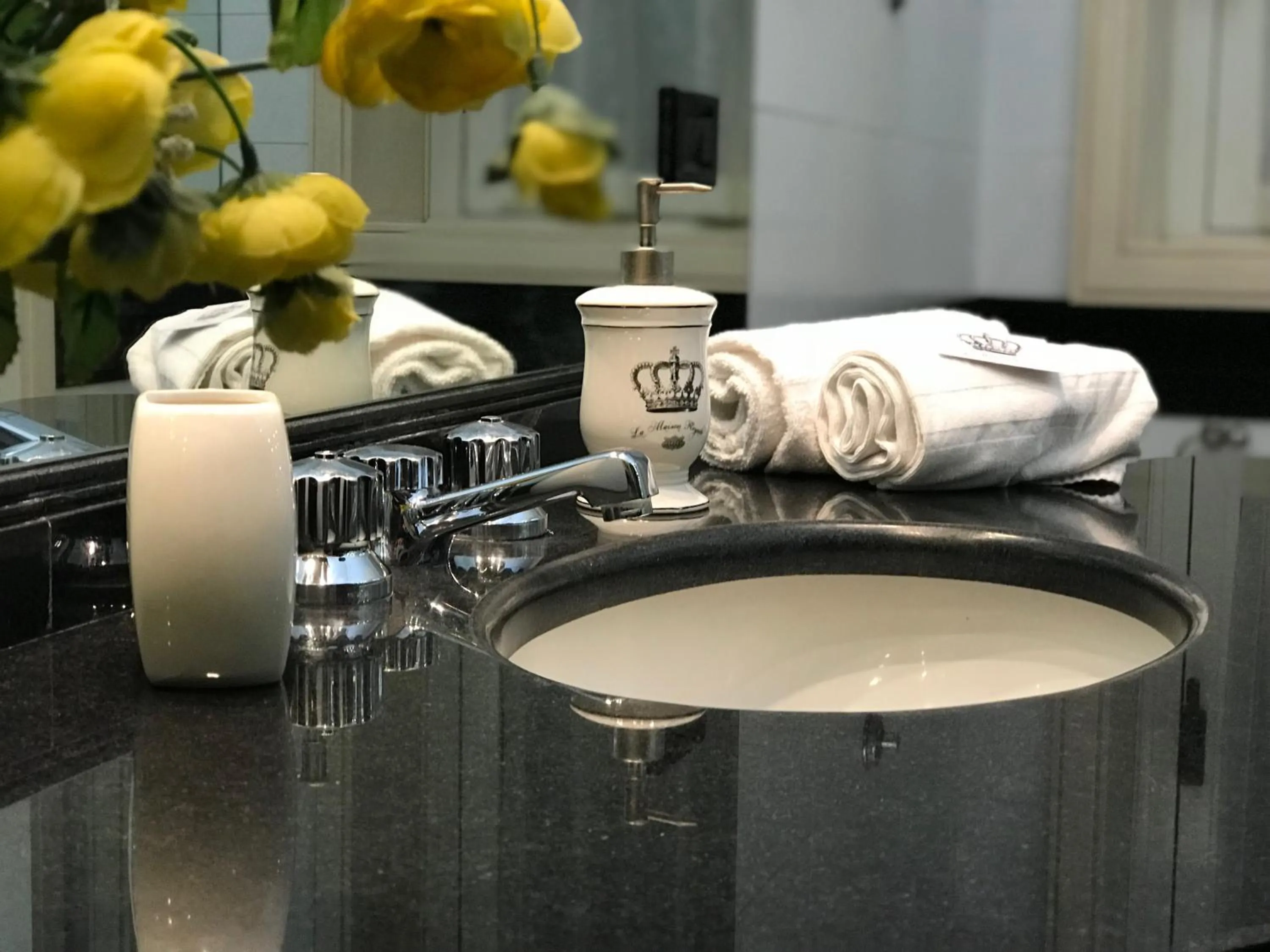 Bathroom in La Maison Royale Bed & Breakfast