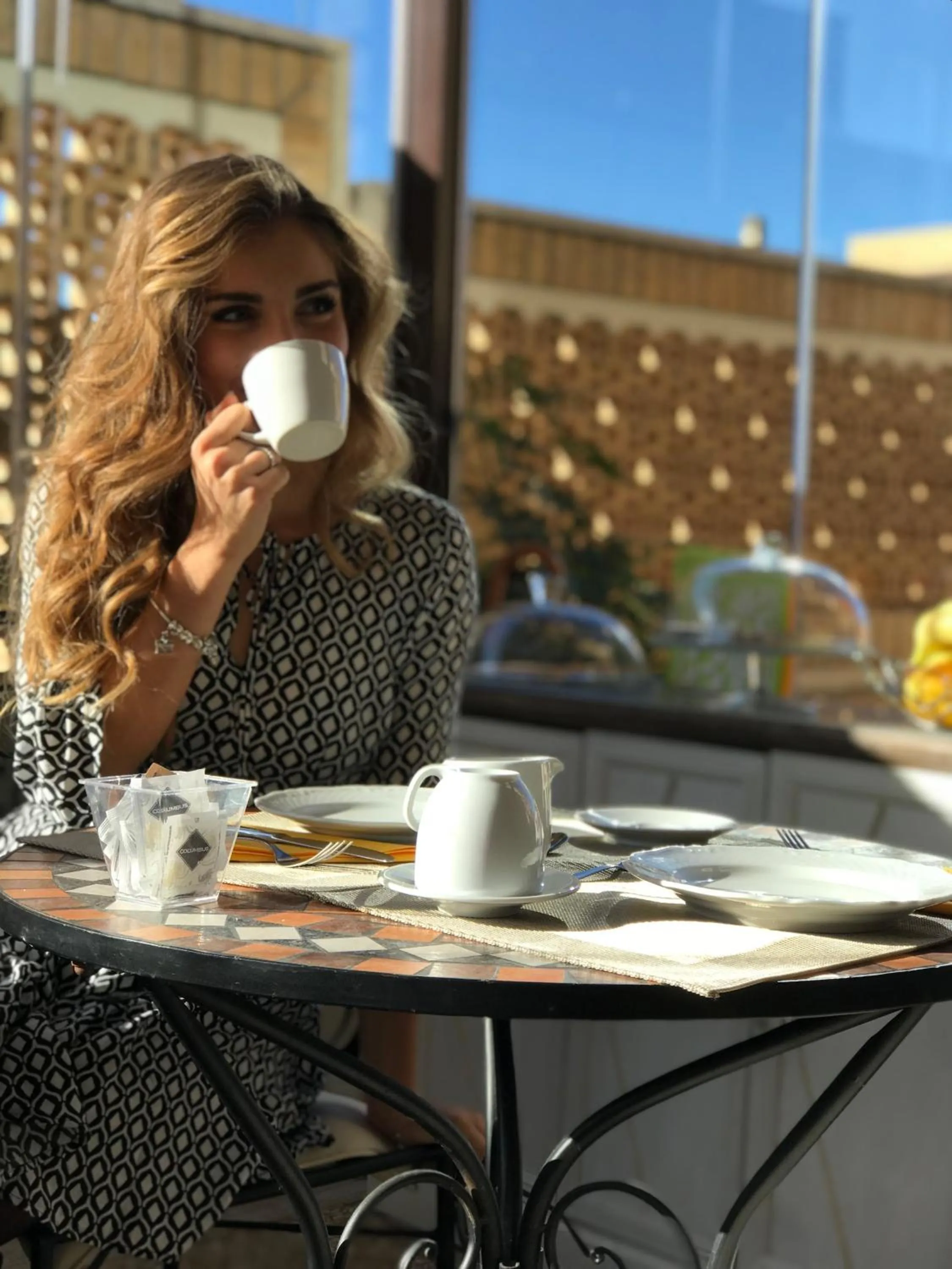 Lounge or bar in La Maison Royale Bed & Breakfast