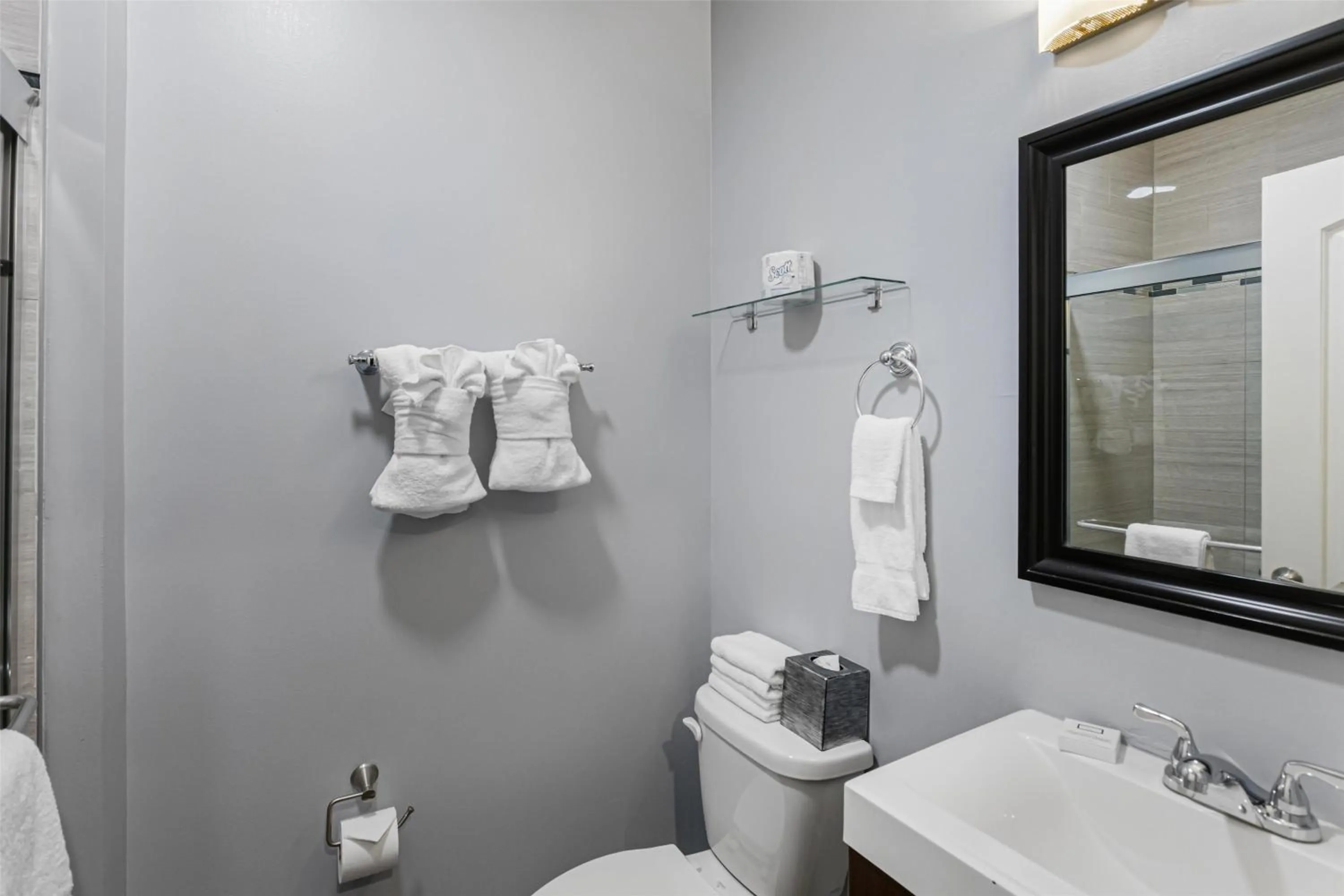 Bathroom in Hotel Chicago West Loop, SureStay Collection by Best Western