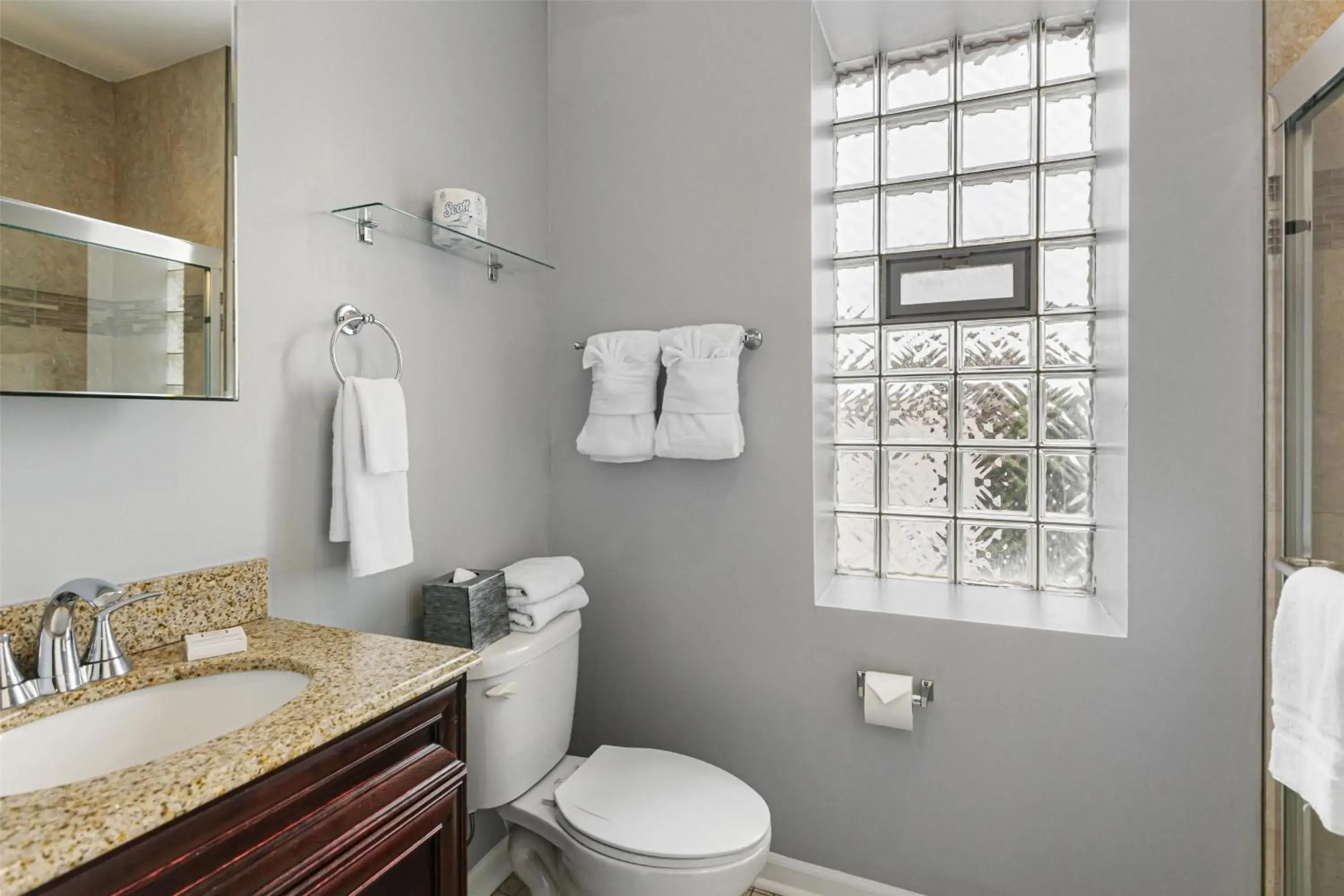 King Room - Non-Smoking in Hotel Chicago West Loop, SureStay Collection by Best Western King Room - Non-Smoking in Hotel Chicago West Loop, SureStay Collection by Best Western