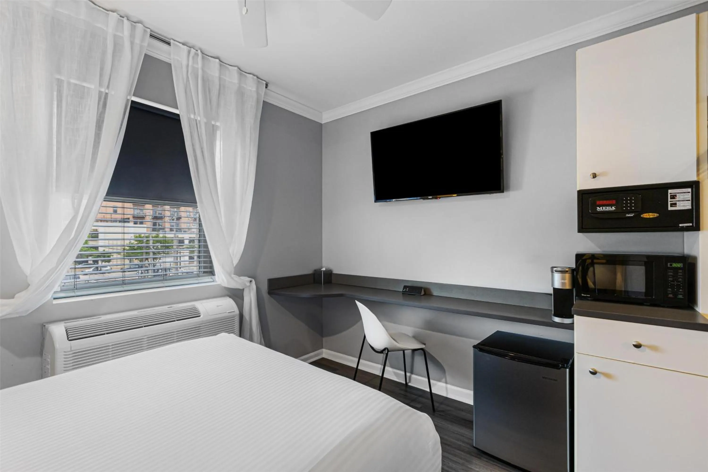 Bedroom, Bed in Hotel Chicago West Loop, SureStay Collection by Best Western