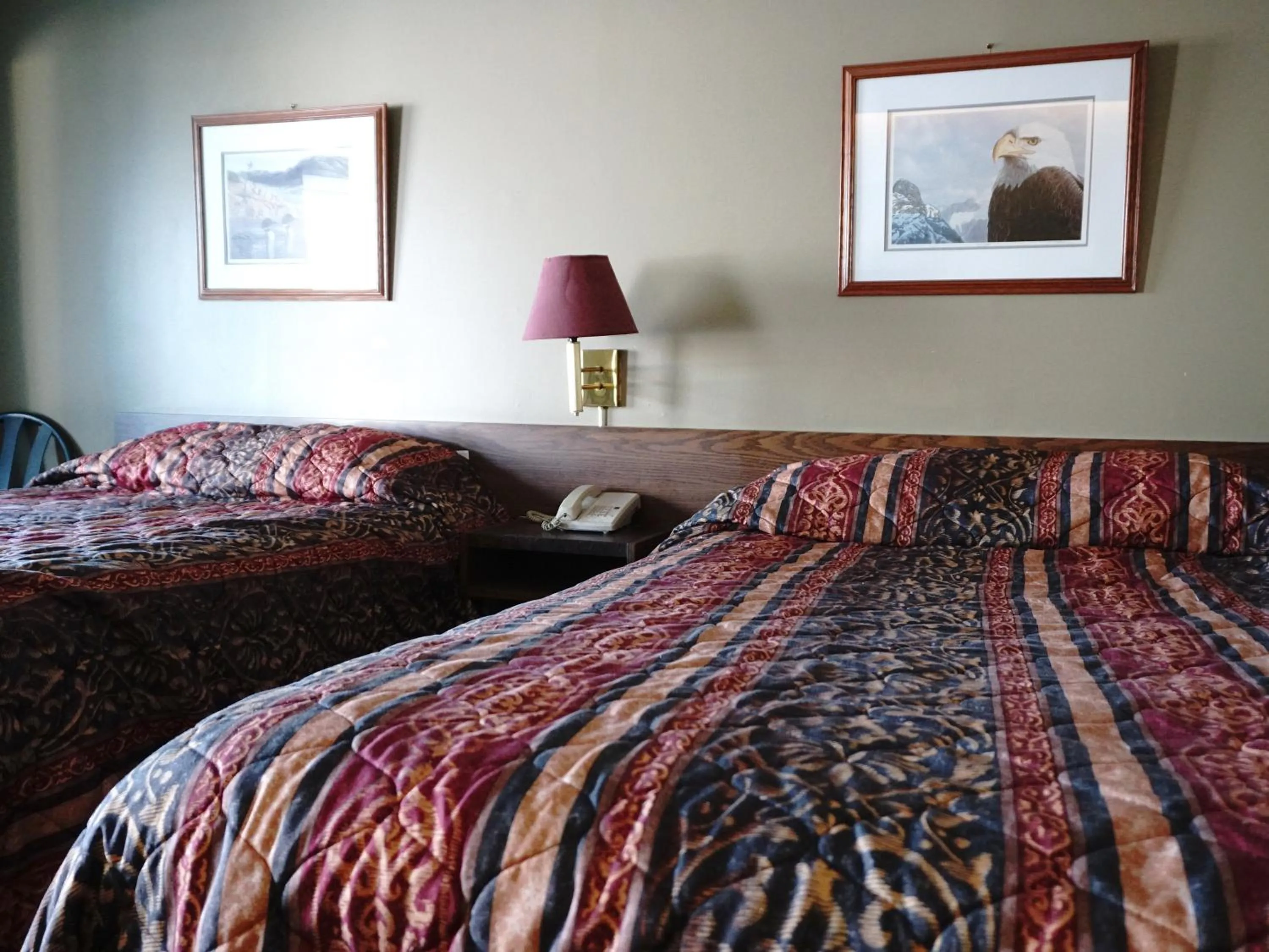 Bedroom in The Ritz Cafe and Motor Inn