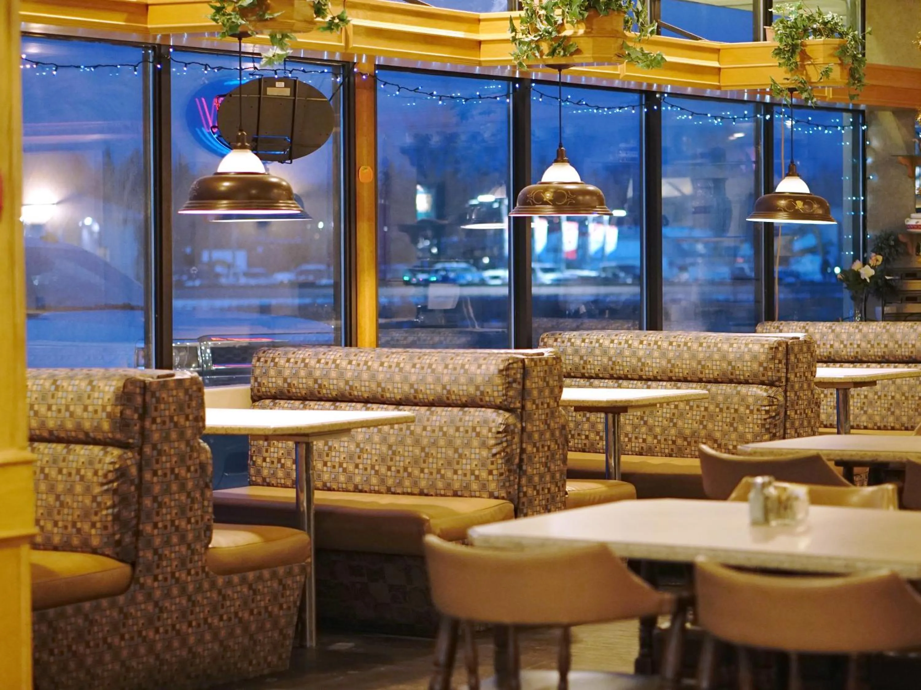 Restaurant/places to eat in The Ritz Cafe and Motor Inn