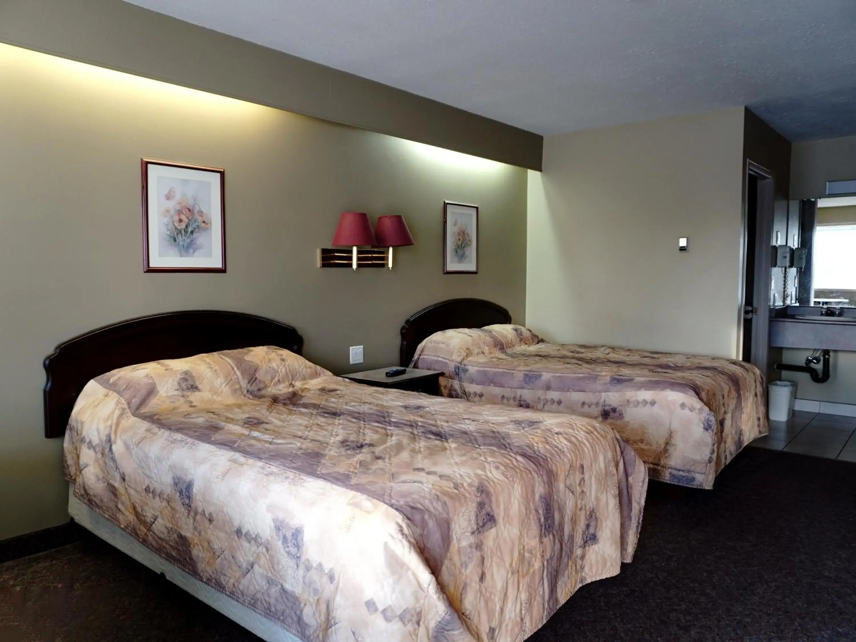 Deluxe Double or Twin Room - single occupancy in The Ritz Cafe and Motor Inn Deluxe Double or Twin Room - single occupancy in The Ritz Cafe and Motor Inn