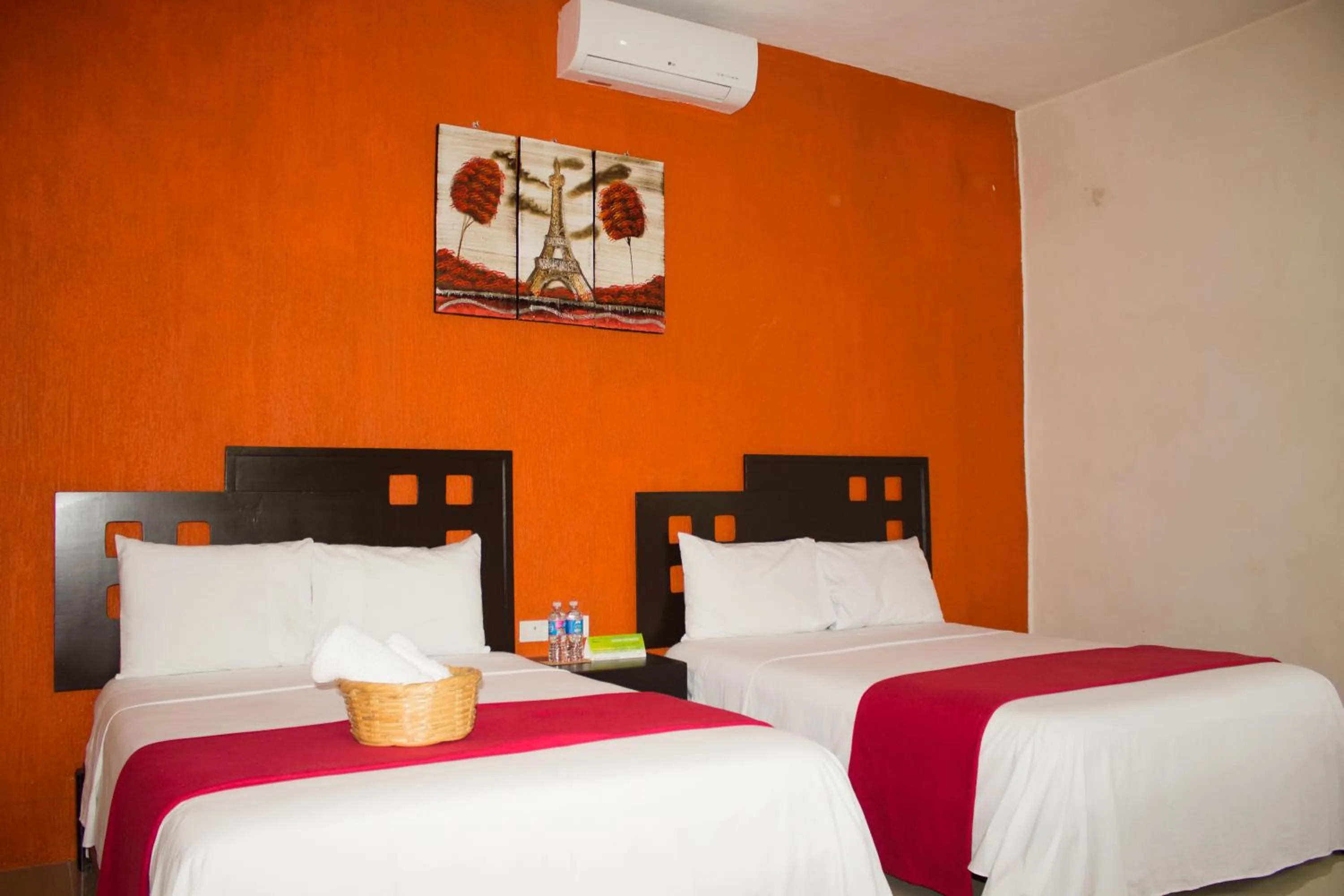Photo of the whole room, Bed in Rosvel Hotel
