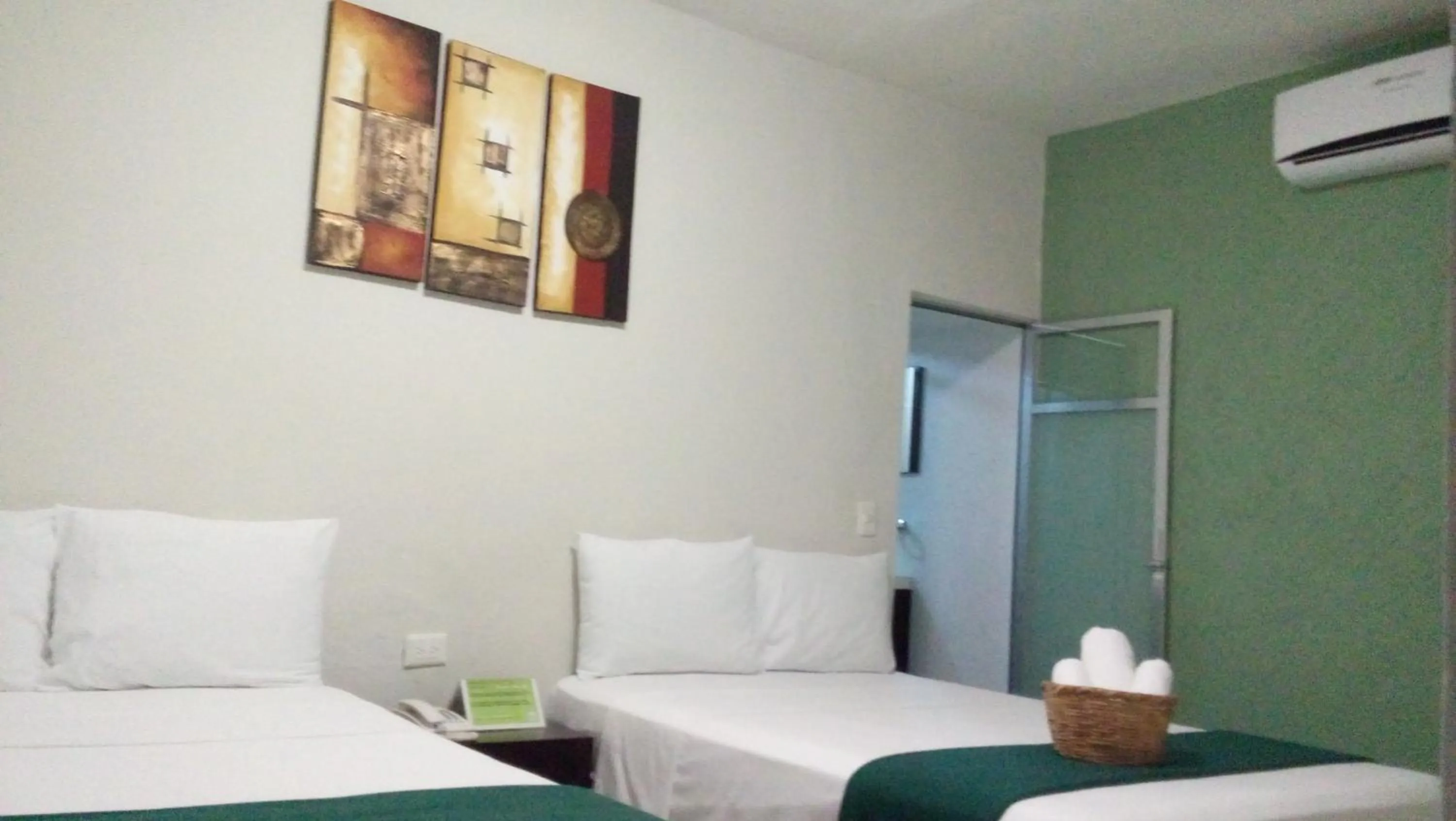 Photo of the whole room, Bed in Rosvel Hotel