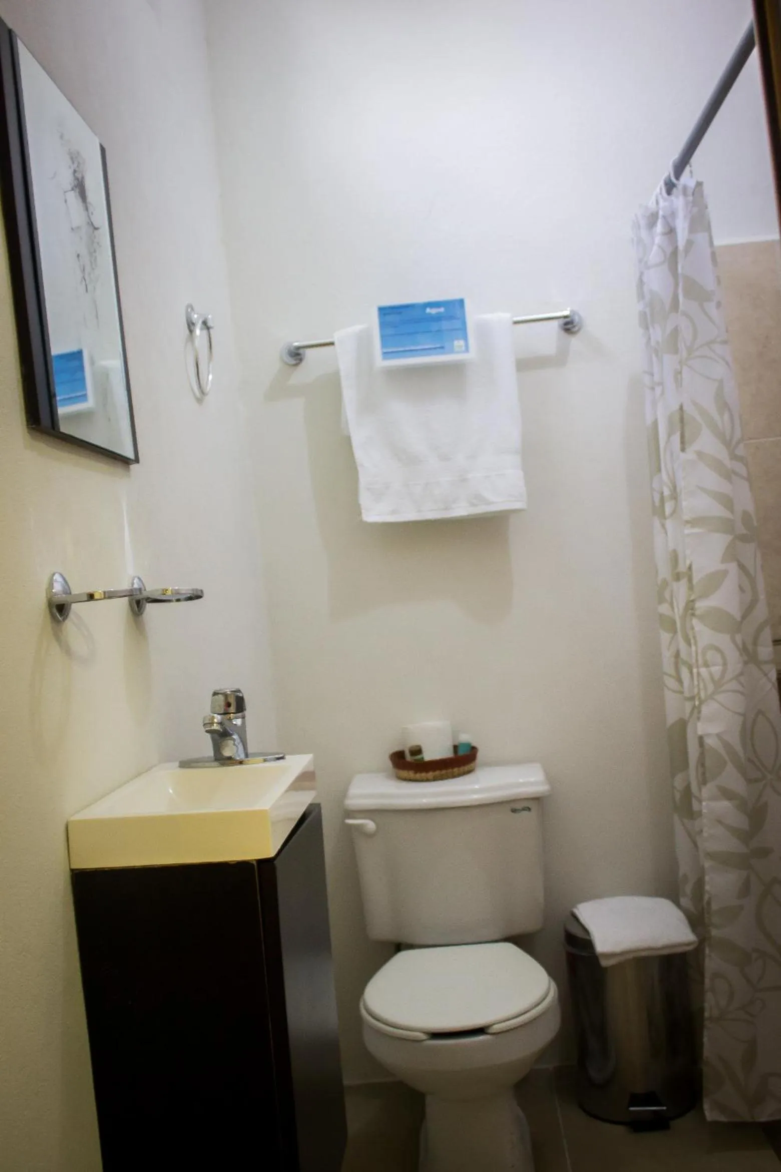 Bathroom in Rosvel Hotel