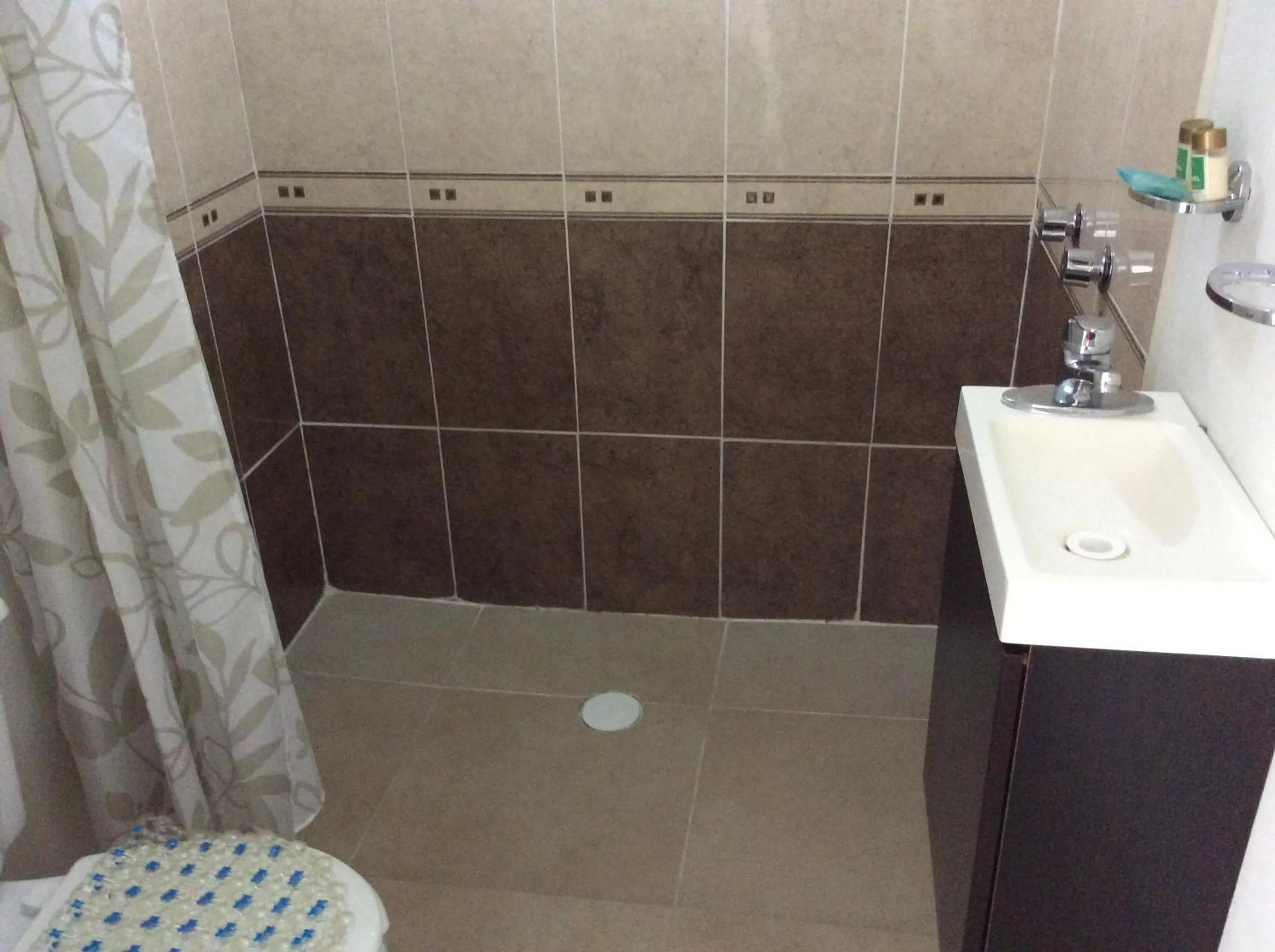 Bathroom in Rosvel Hotel