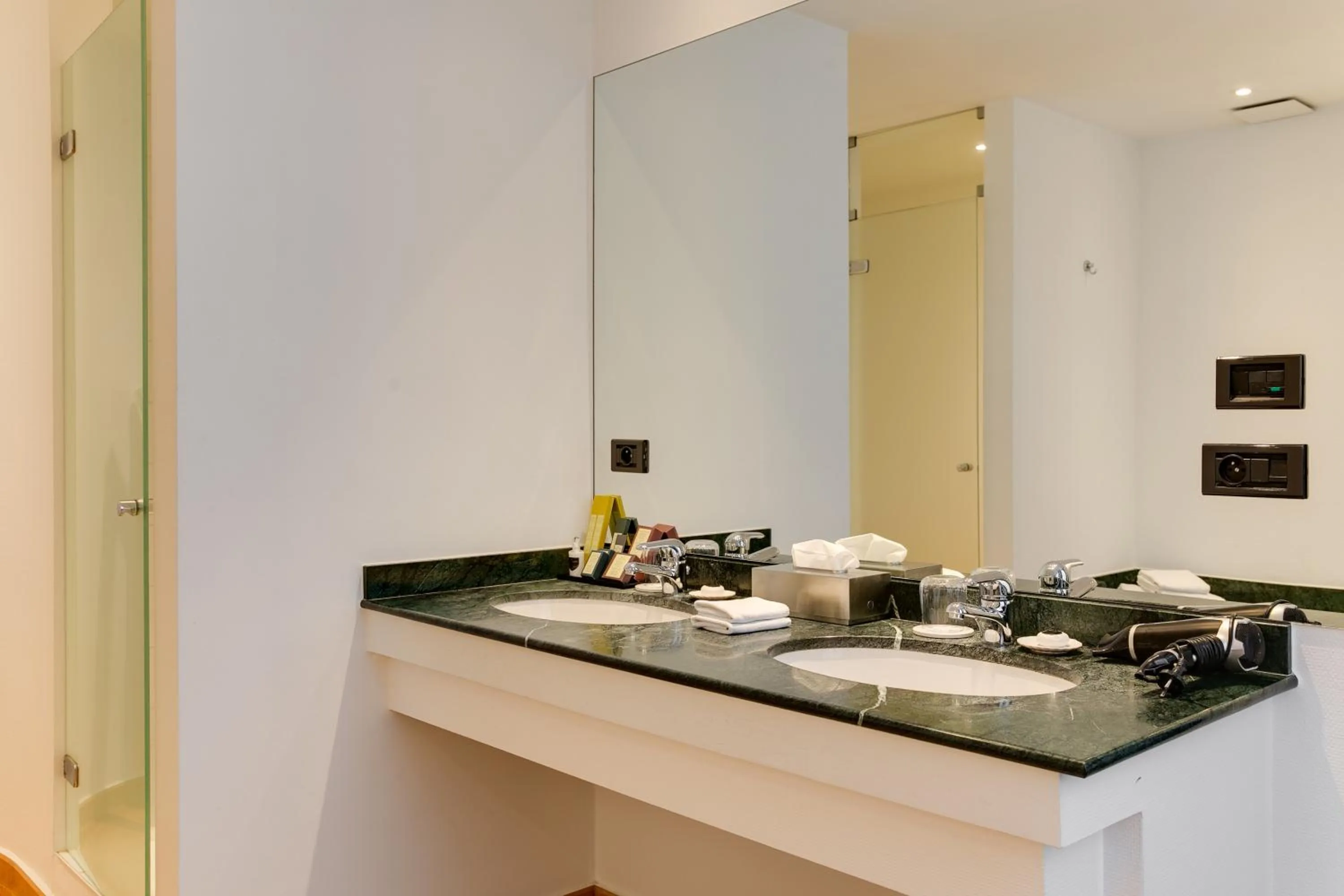 Bathroom in Hotel De Witte Lelie -Small Luxury Hotels of the World