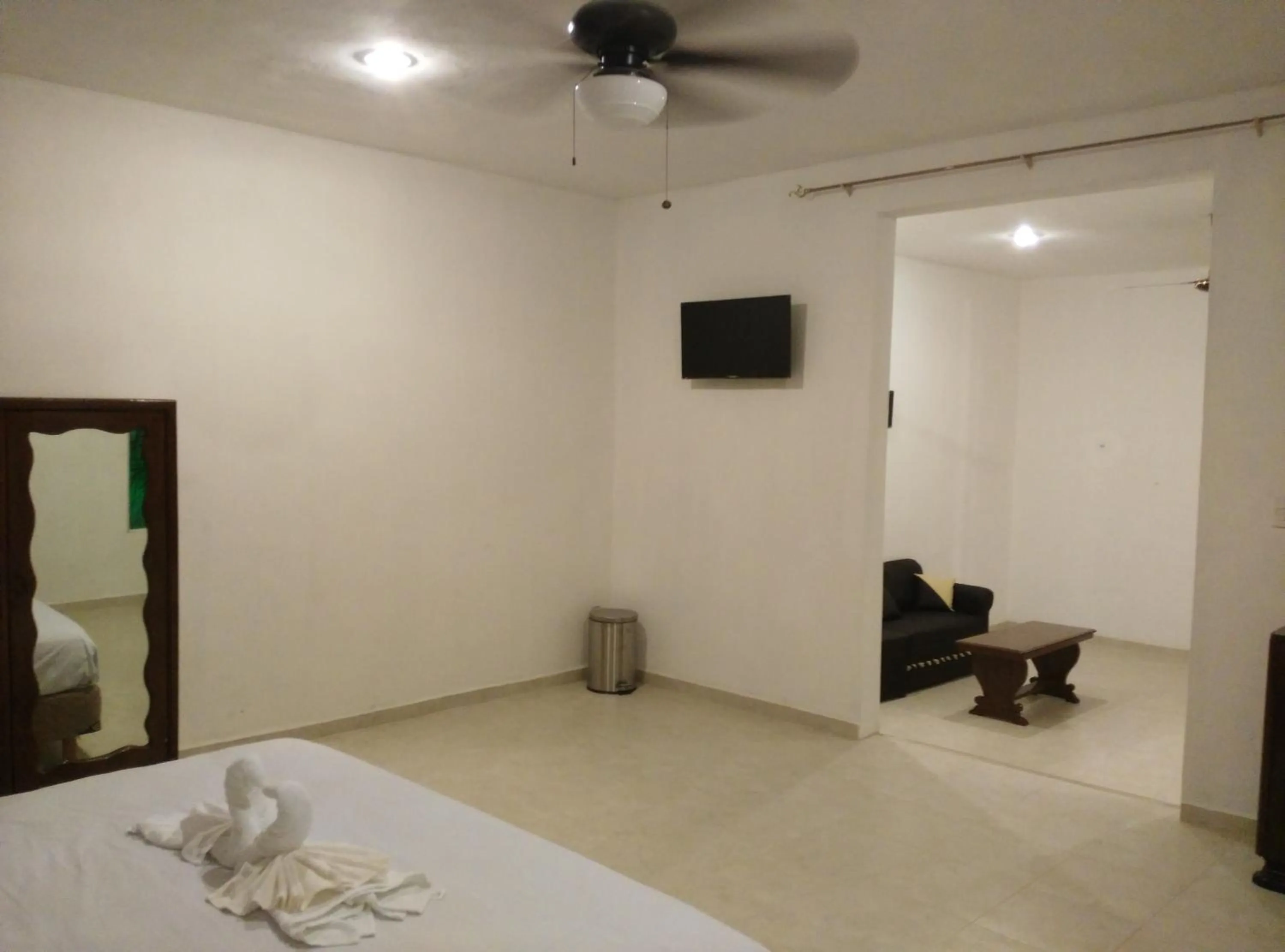 Bedroom, Bed in Hotel Hacienda Margot