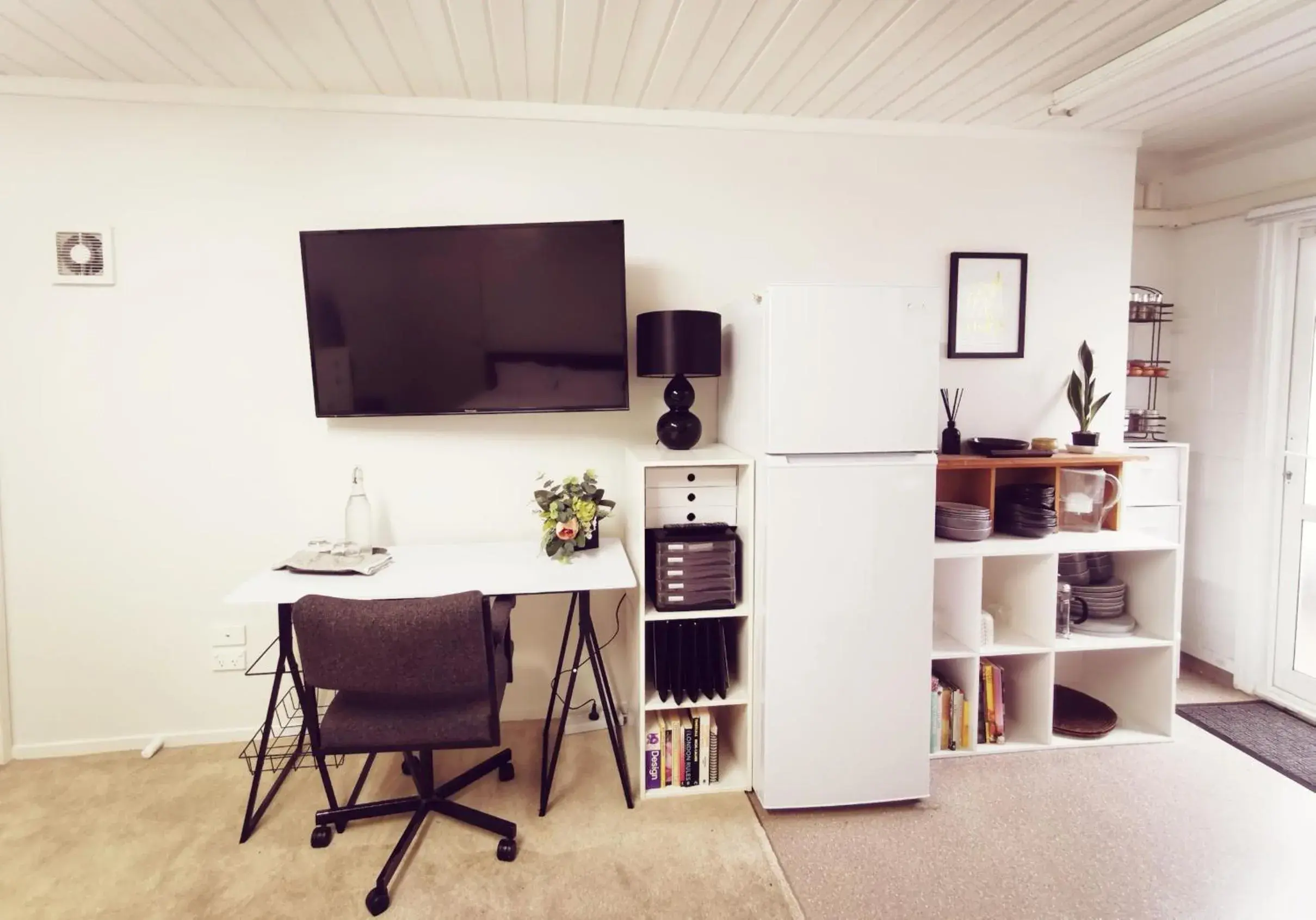 Deluxe Queen Studio in Lush & Co Auckland Bed & Breakfast Deluxe Queen Studio in Lush & Co Auckland Bed & Breakfast