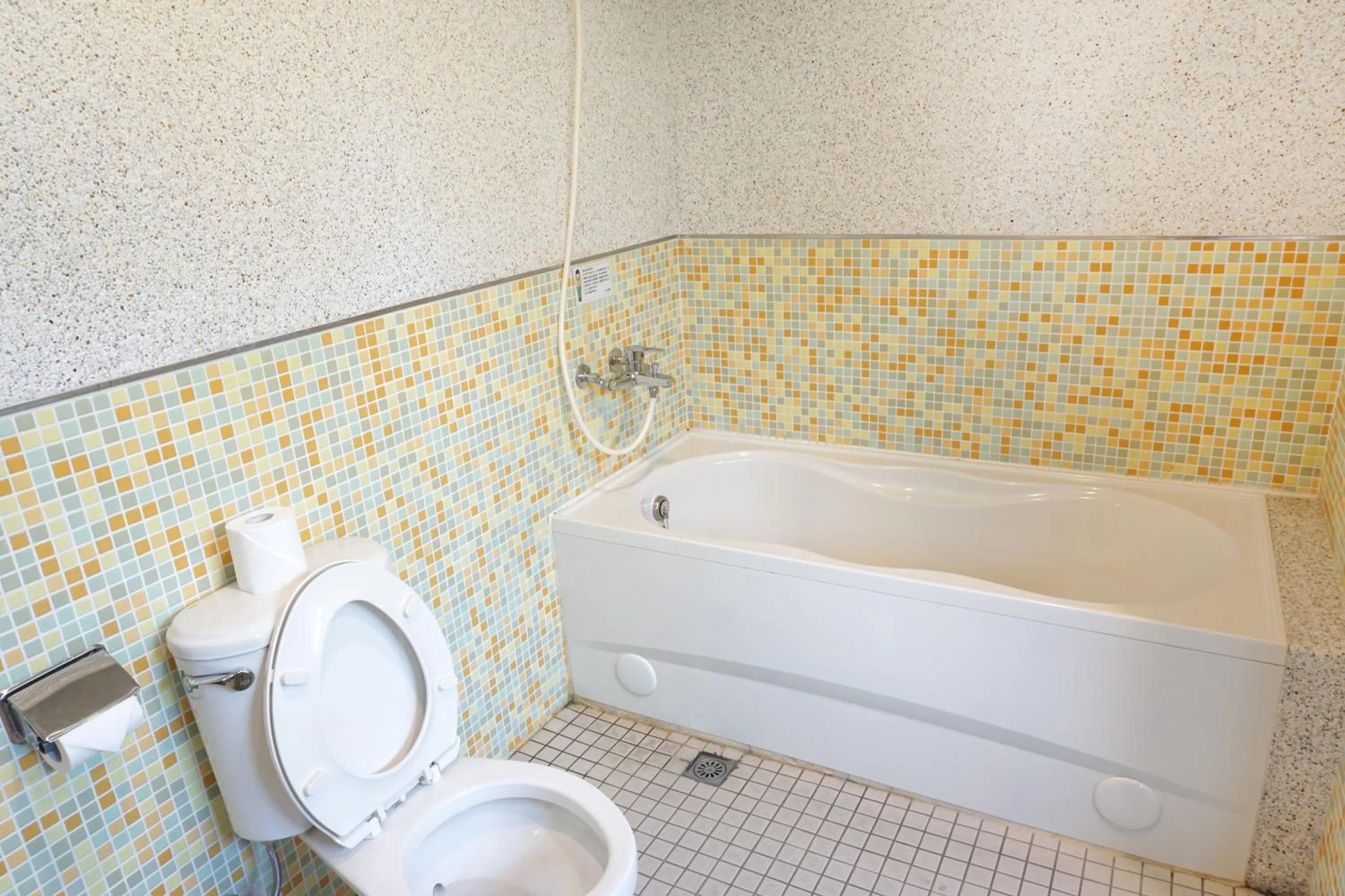 Bath in NCNU Campus Inn暨大行旅