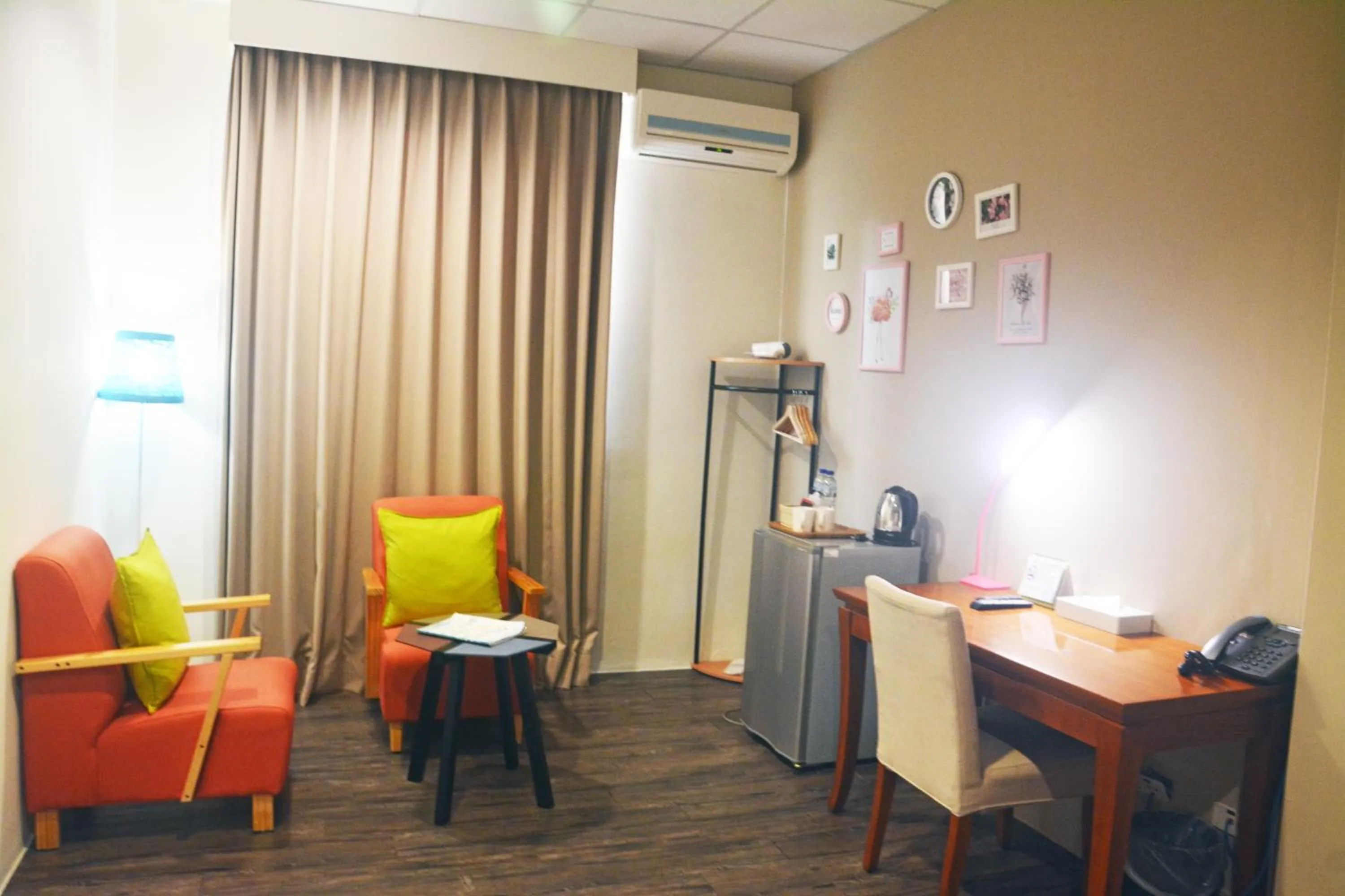 Seating area in NCNU Campus Inn暨大行旅