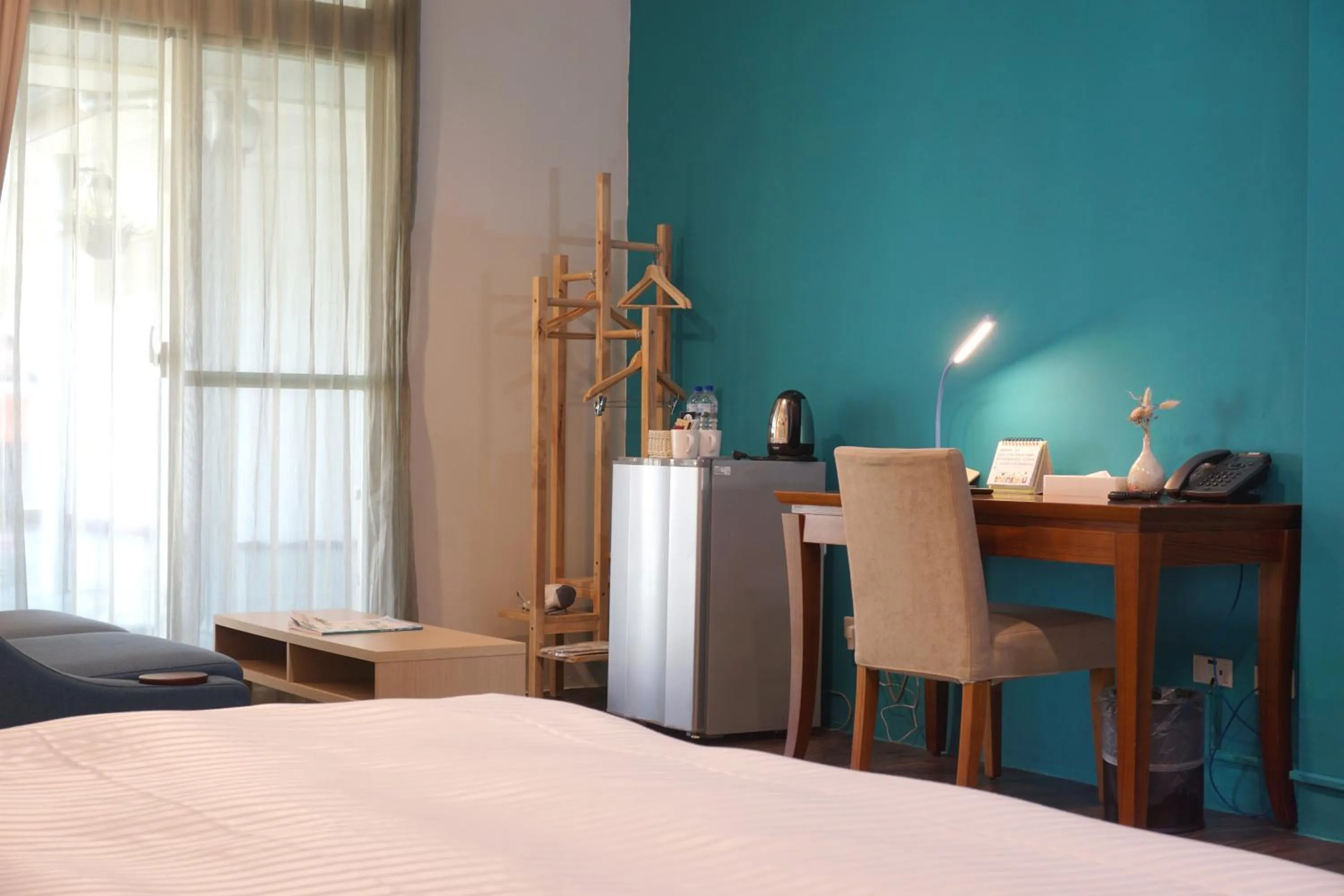 Seating area, Bed in NCNU Campus Inn暨大行旅