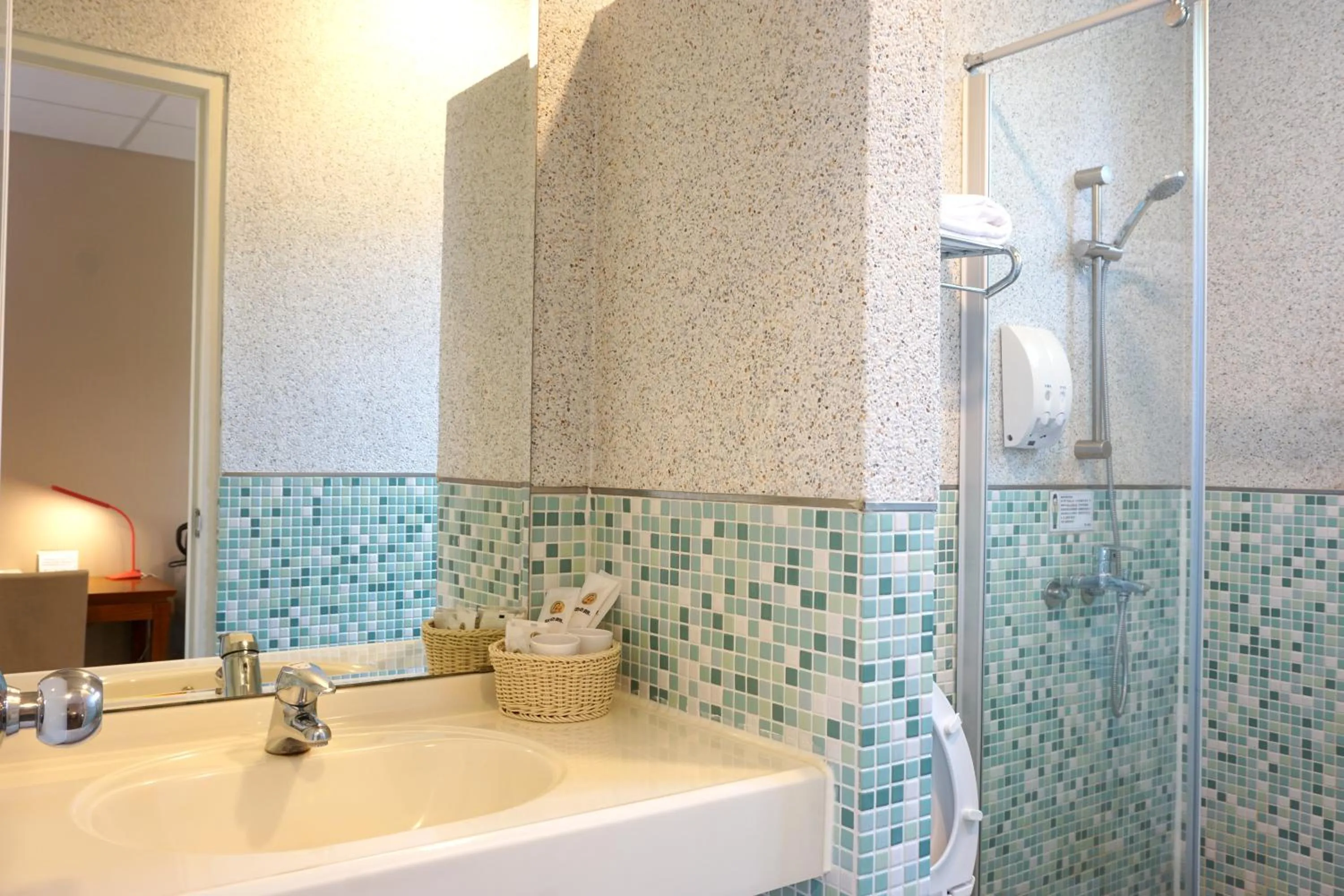 Shower in NCNU Campus Inn暨大行旅