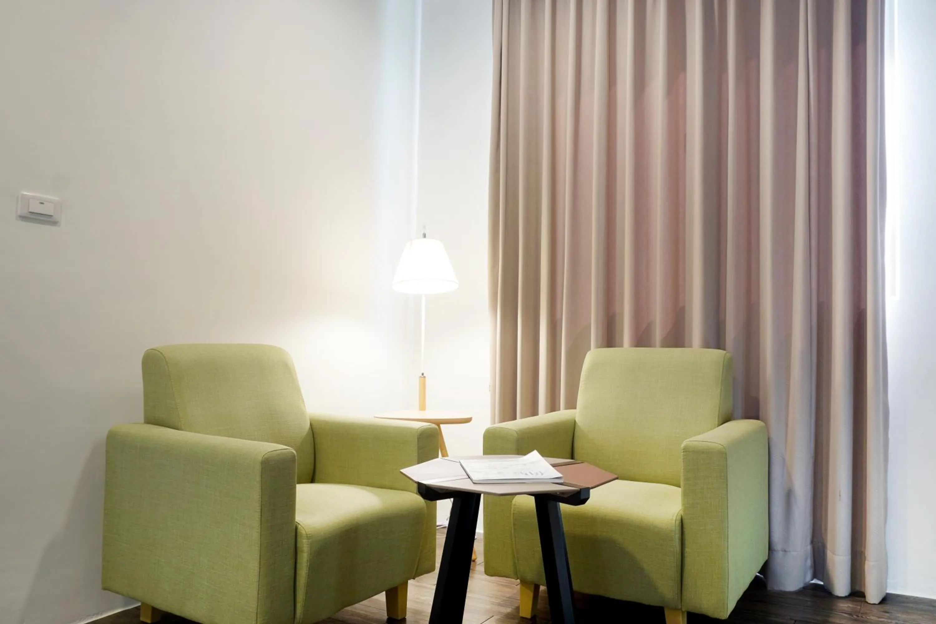 Seating area in NCNU Campus Inn暨大行旅