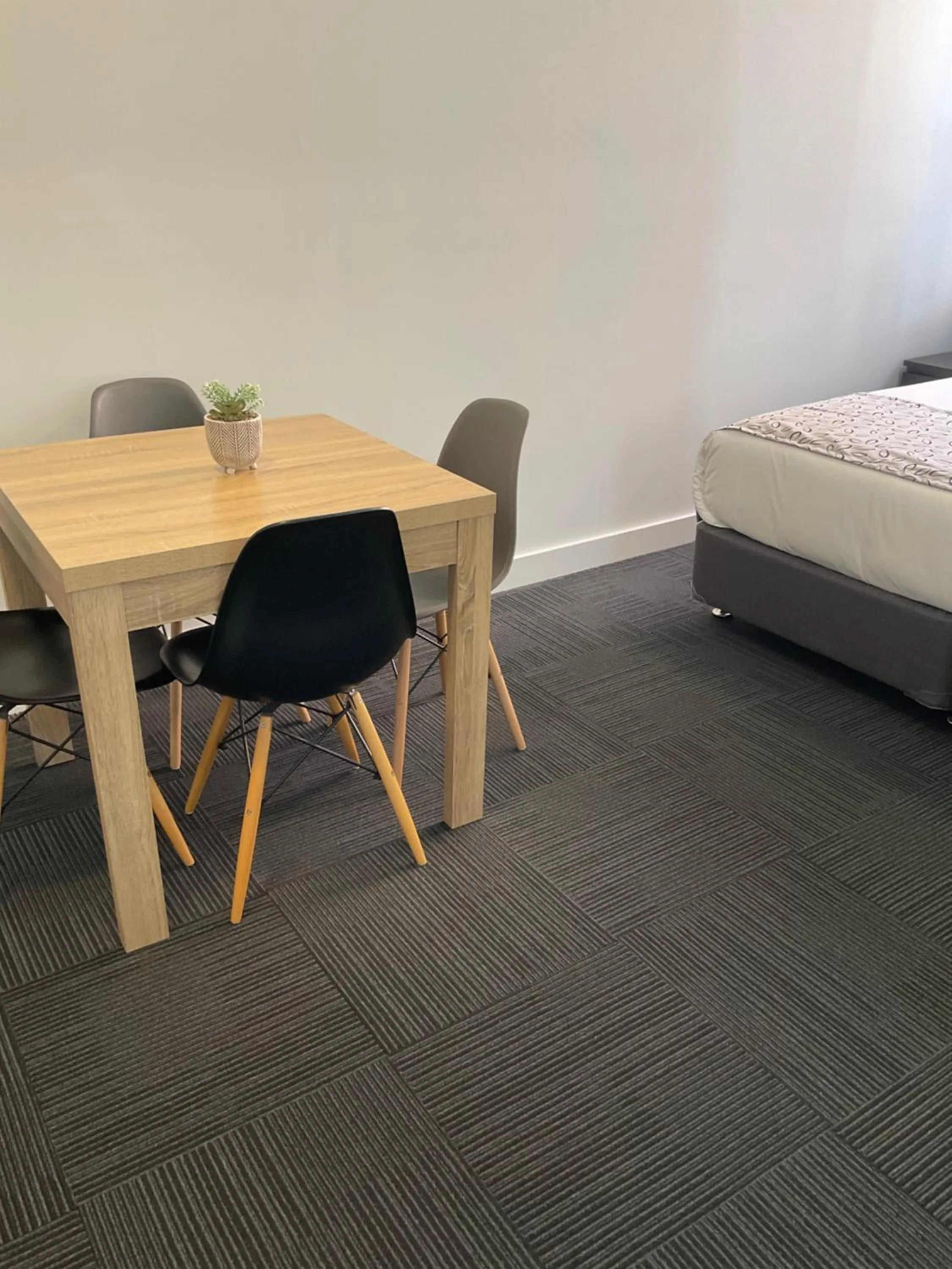Dining area, Bed in Argyle Accommodation