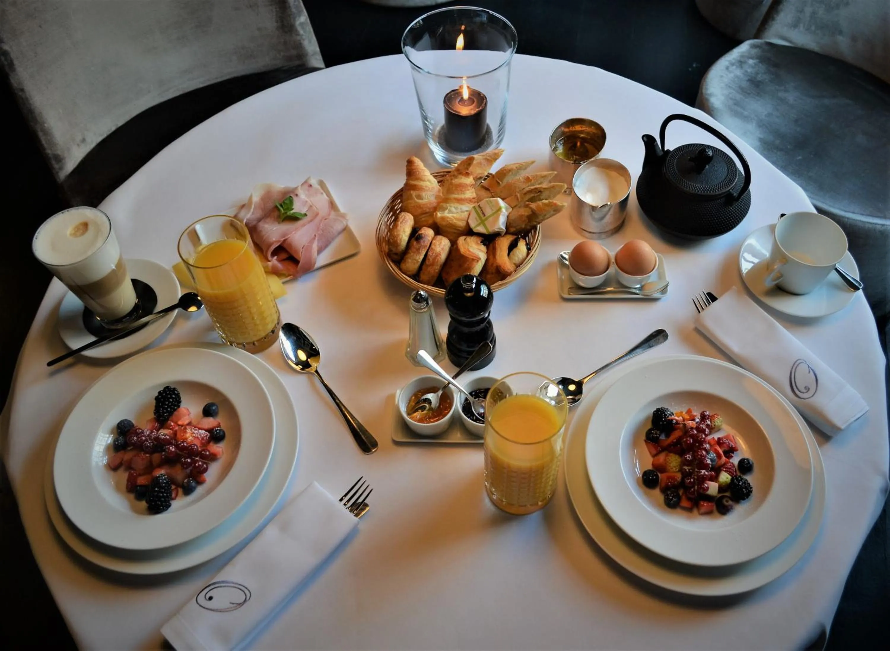 Continental breakfast in Hotel Odette en Ville