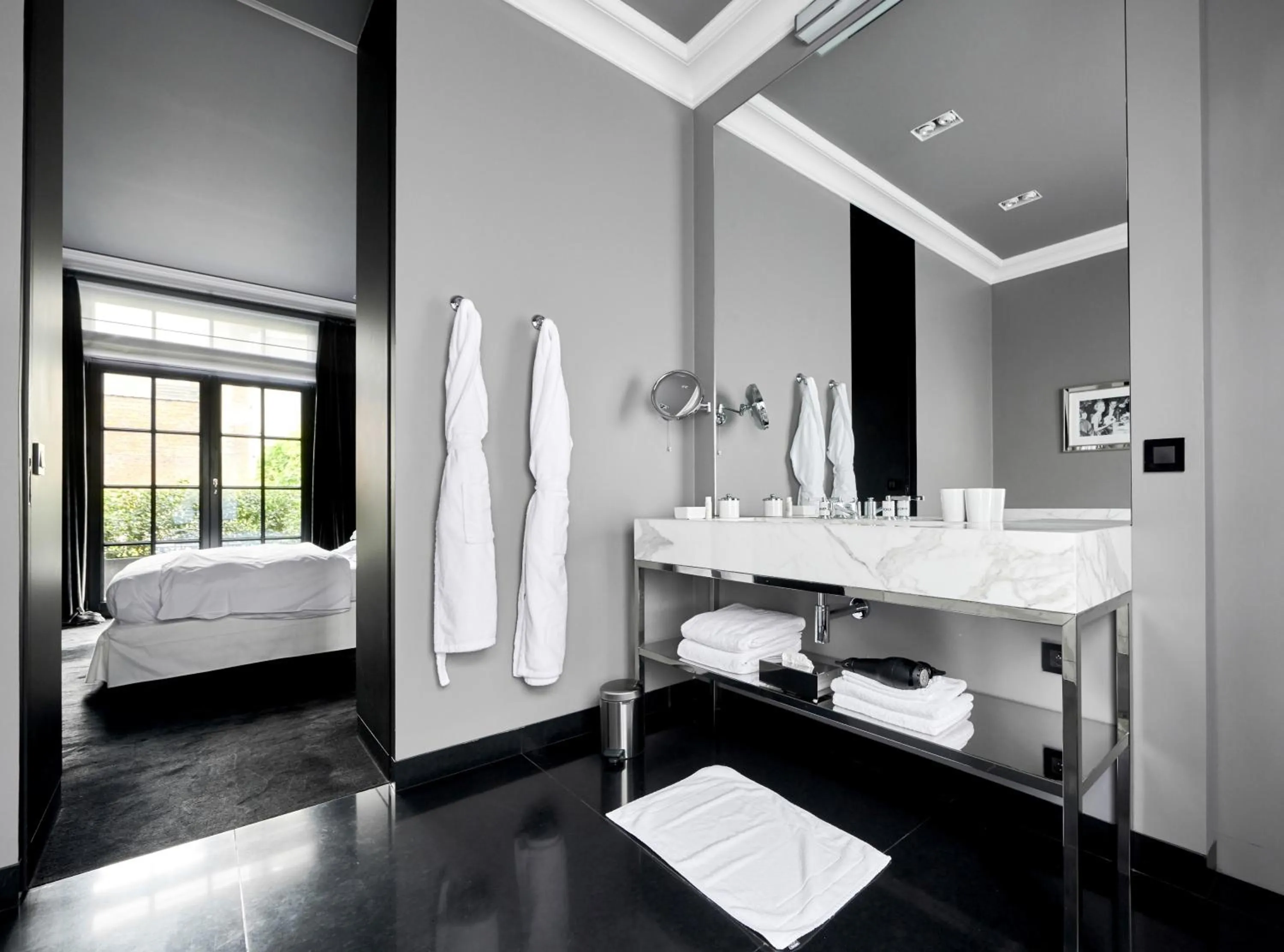 Bathroom, Bed in Hotel Odette en Ville