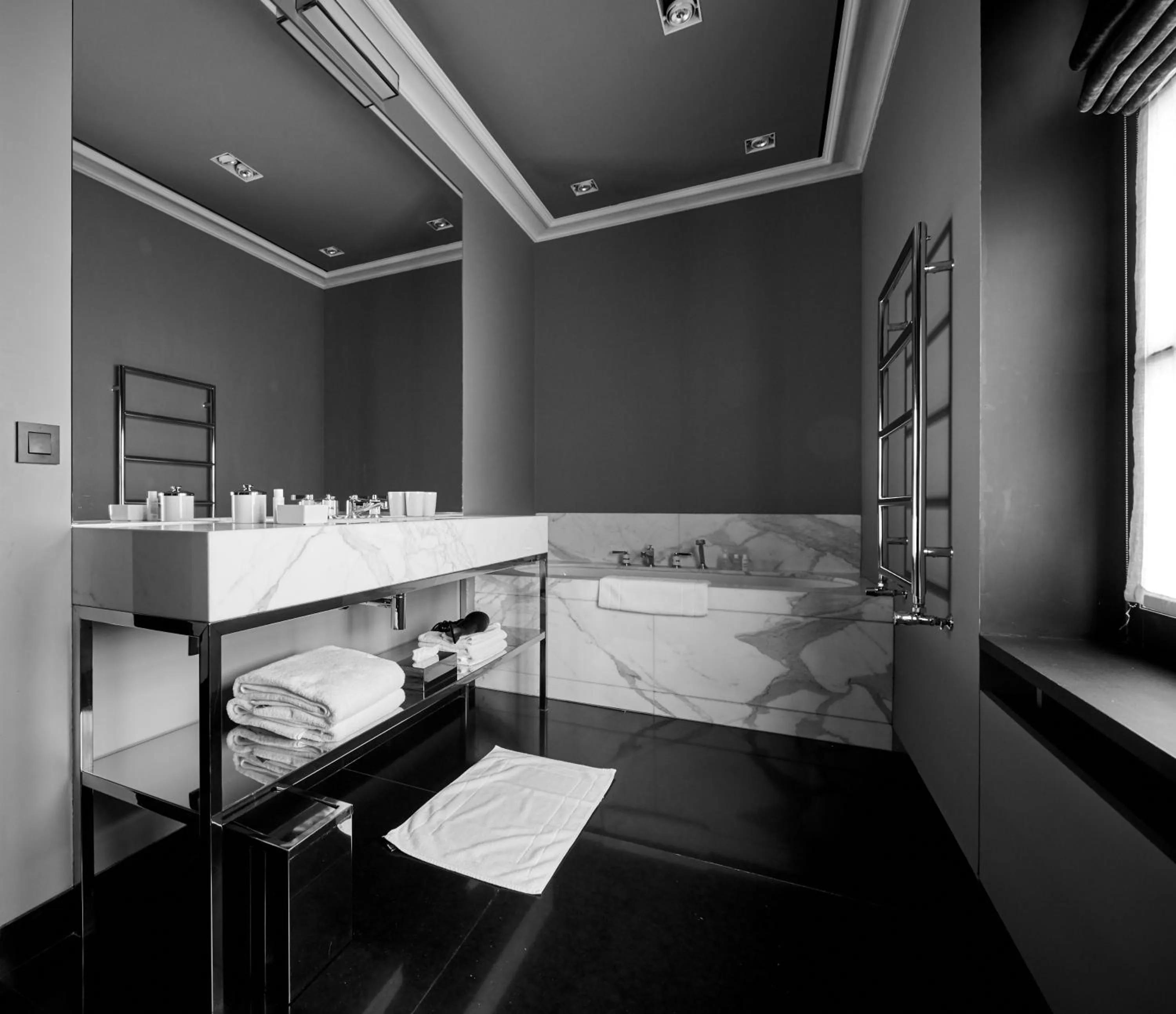 Decorative detail, Bed in Hotel Odette en Ville