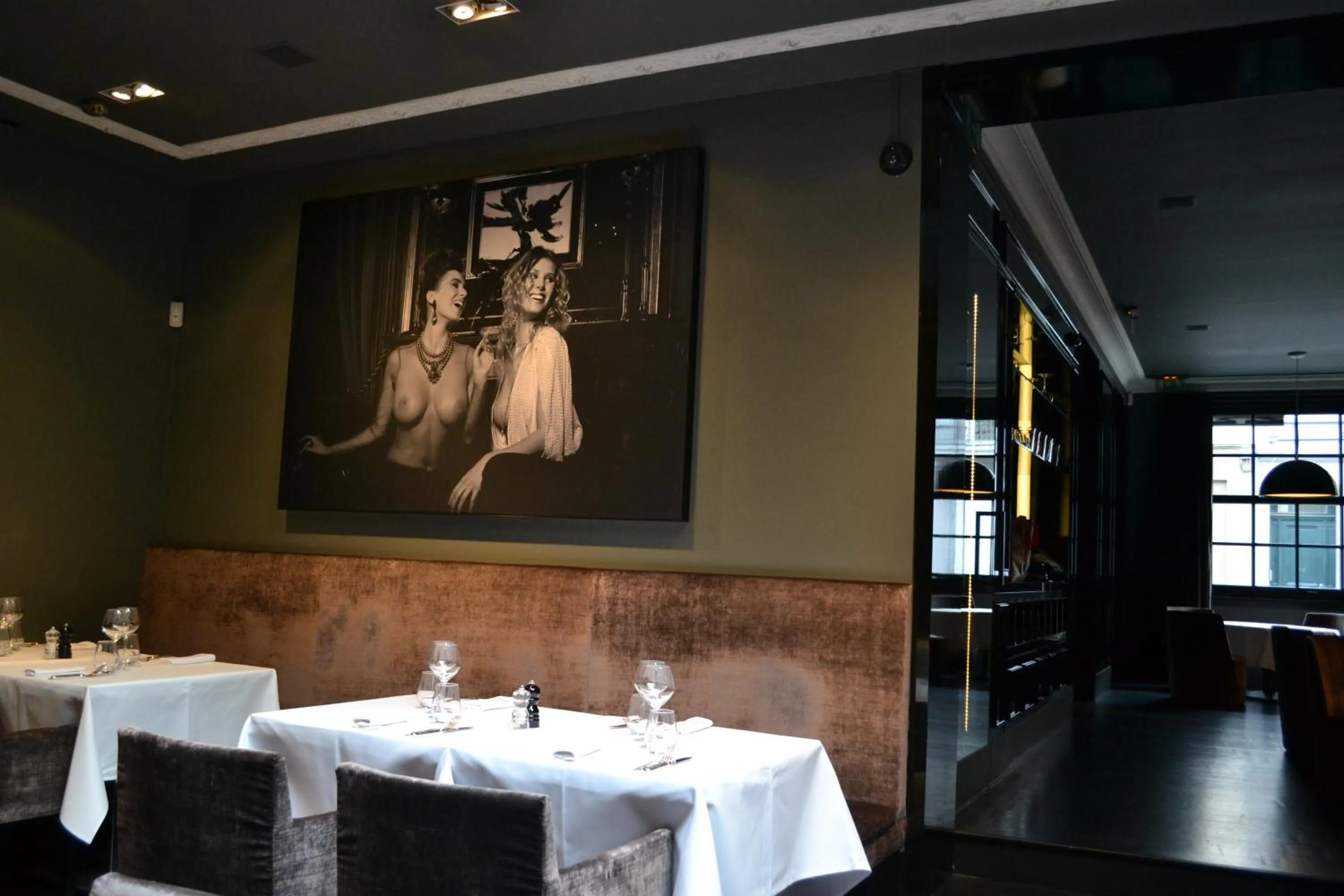 Restaurant/places to eat in Hotel Odette en Ville