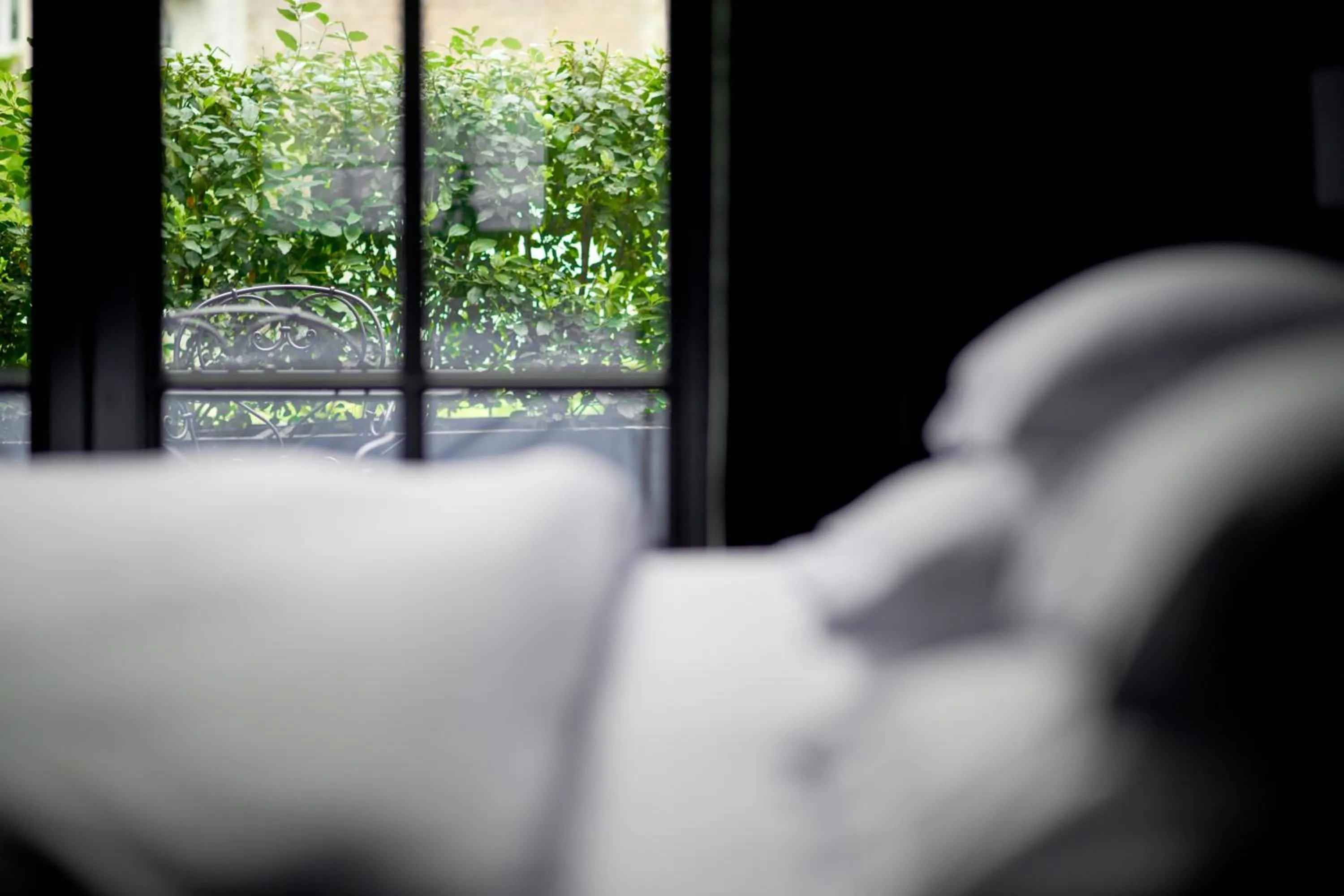 Balcony/Terrace, Bed in Hotel Odette en Ville