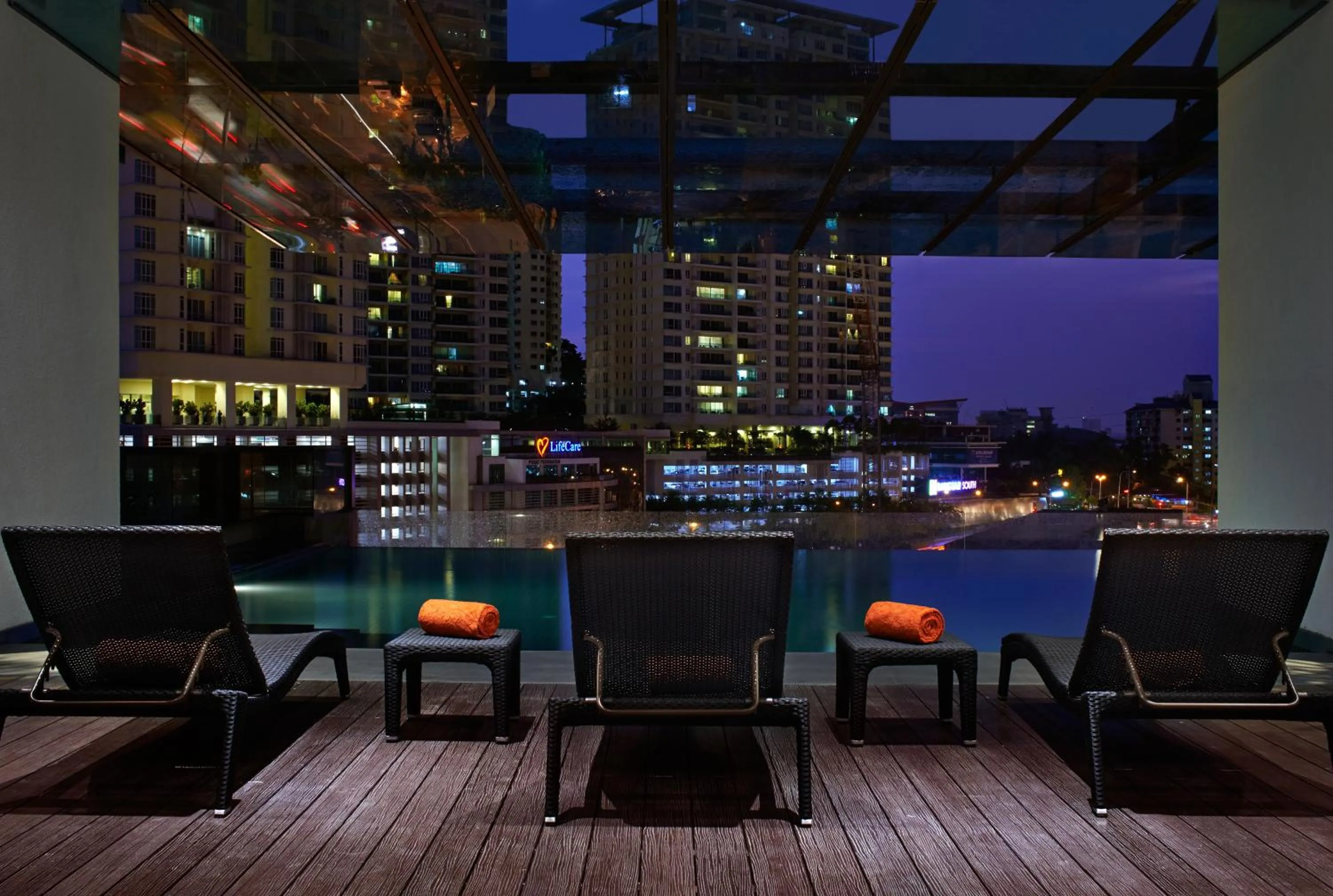 Swimming pool in VE Hotel & Residence