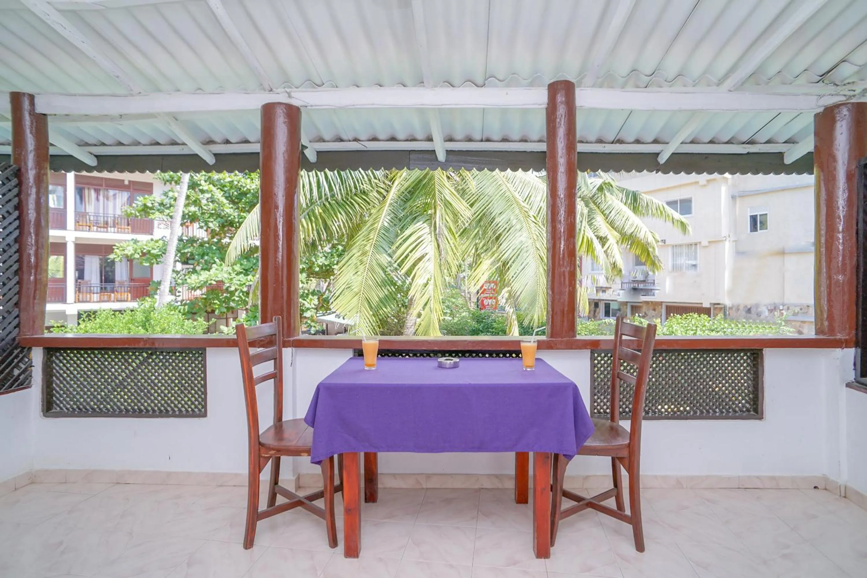 Restaurant/places to eat in Sea view Beach Resort