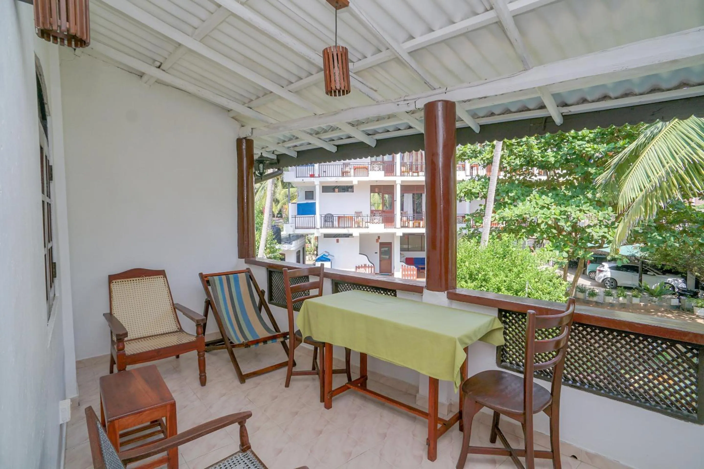 Restaurant/places to eat in Sea view Beach Resort