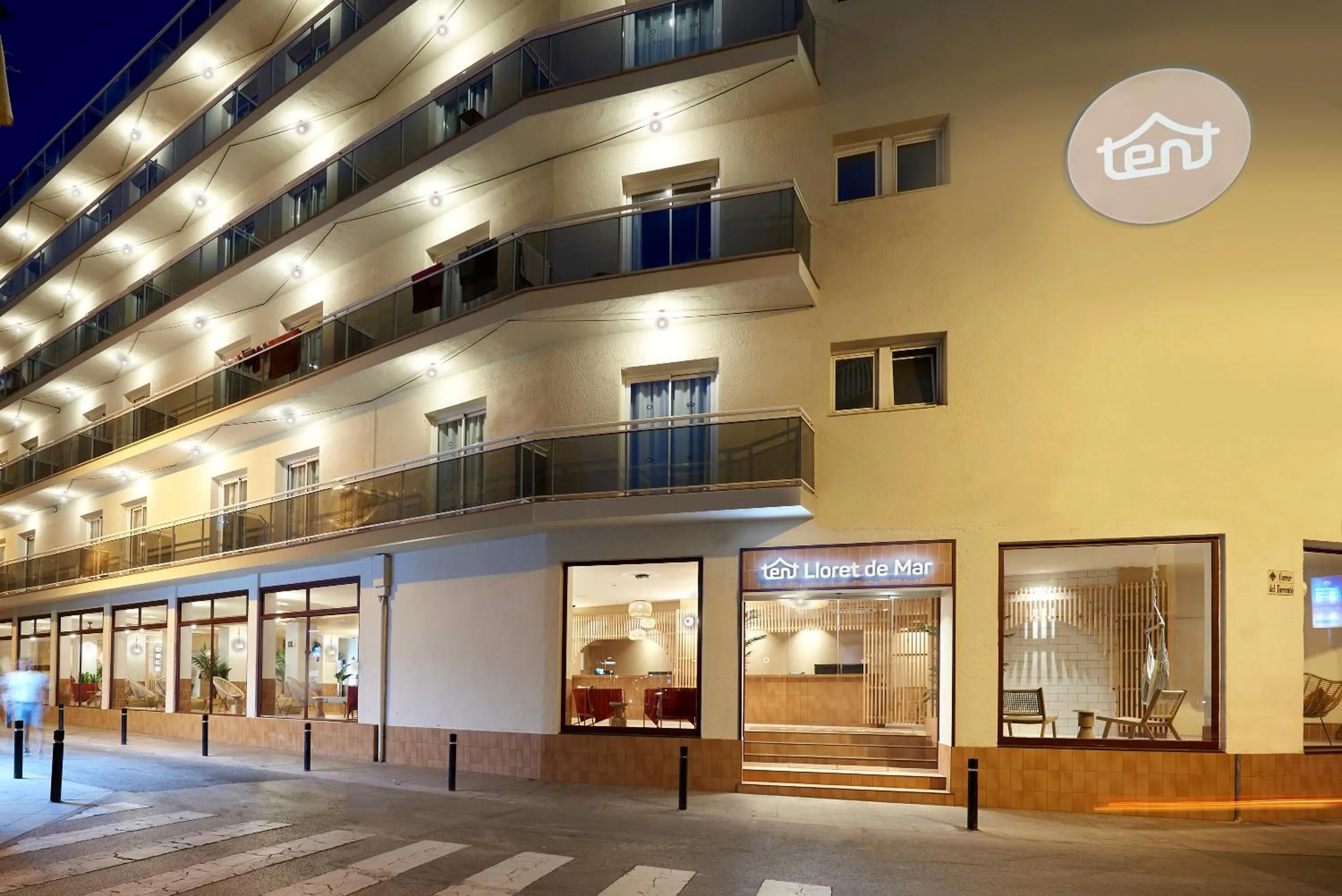 Property building in tent Lloret de Mar