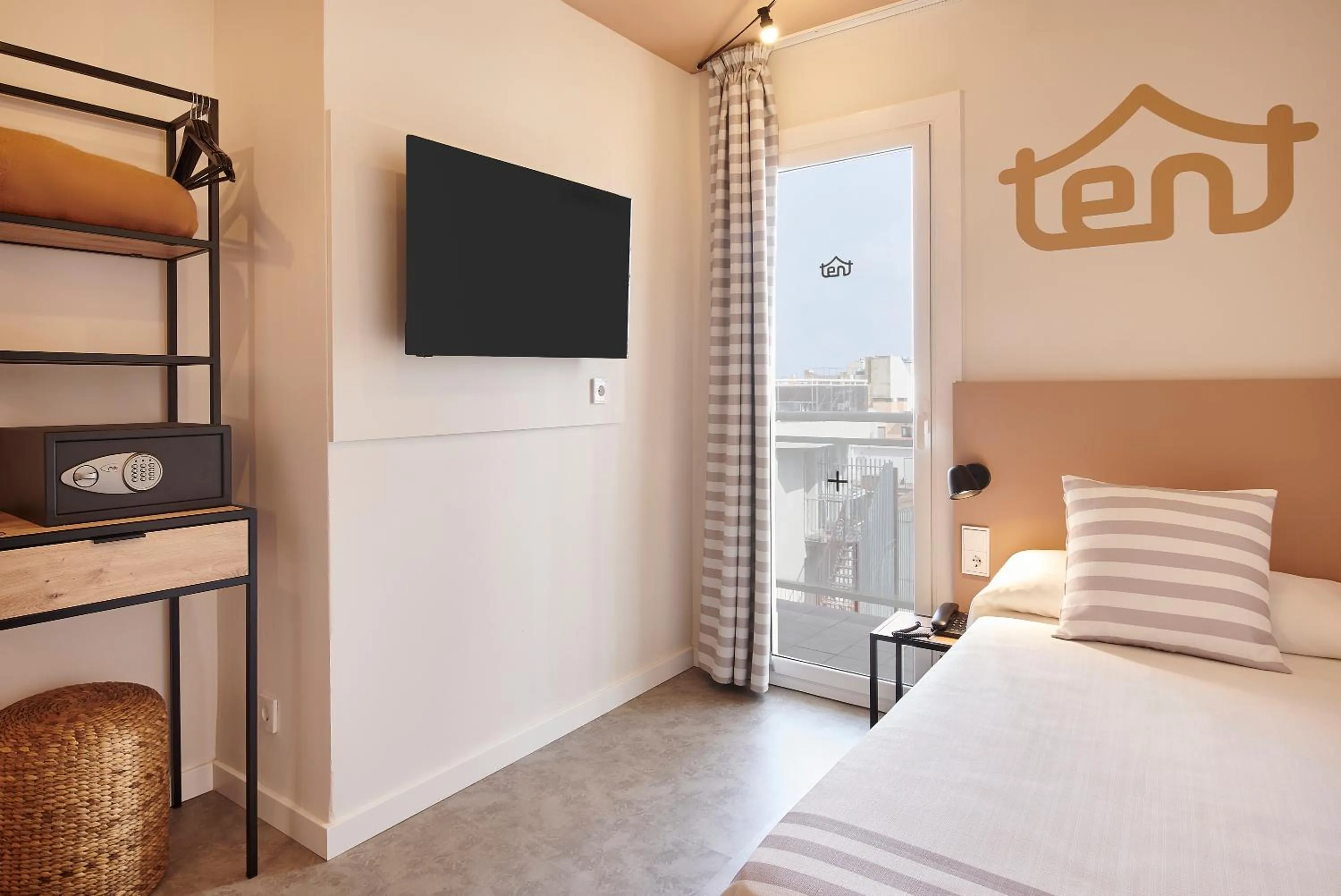 Photo of the whole room, Bed in tent Lloret de Mar