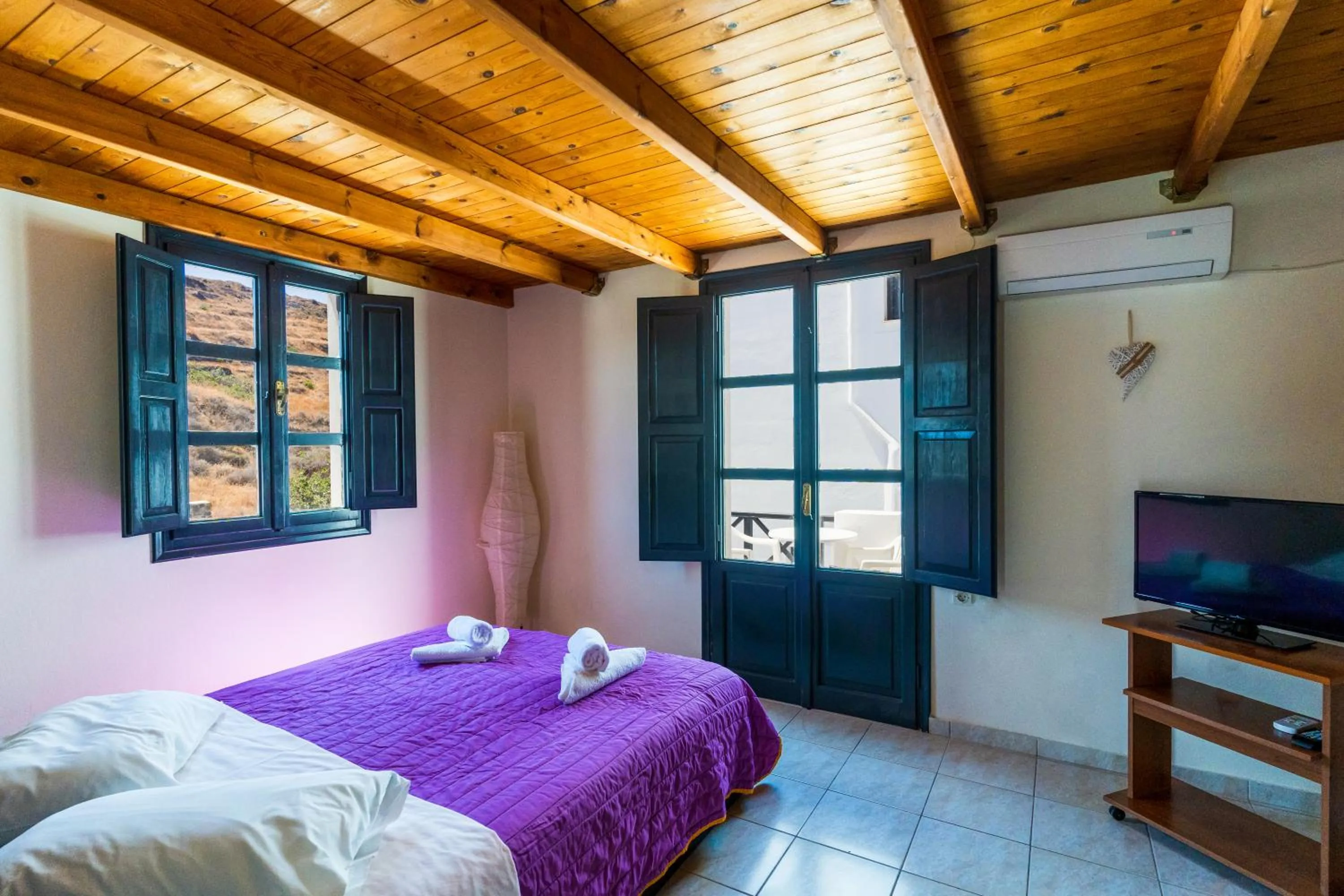 Bedroom, Bed in Soulis Hotel