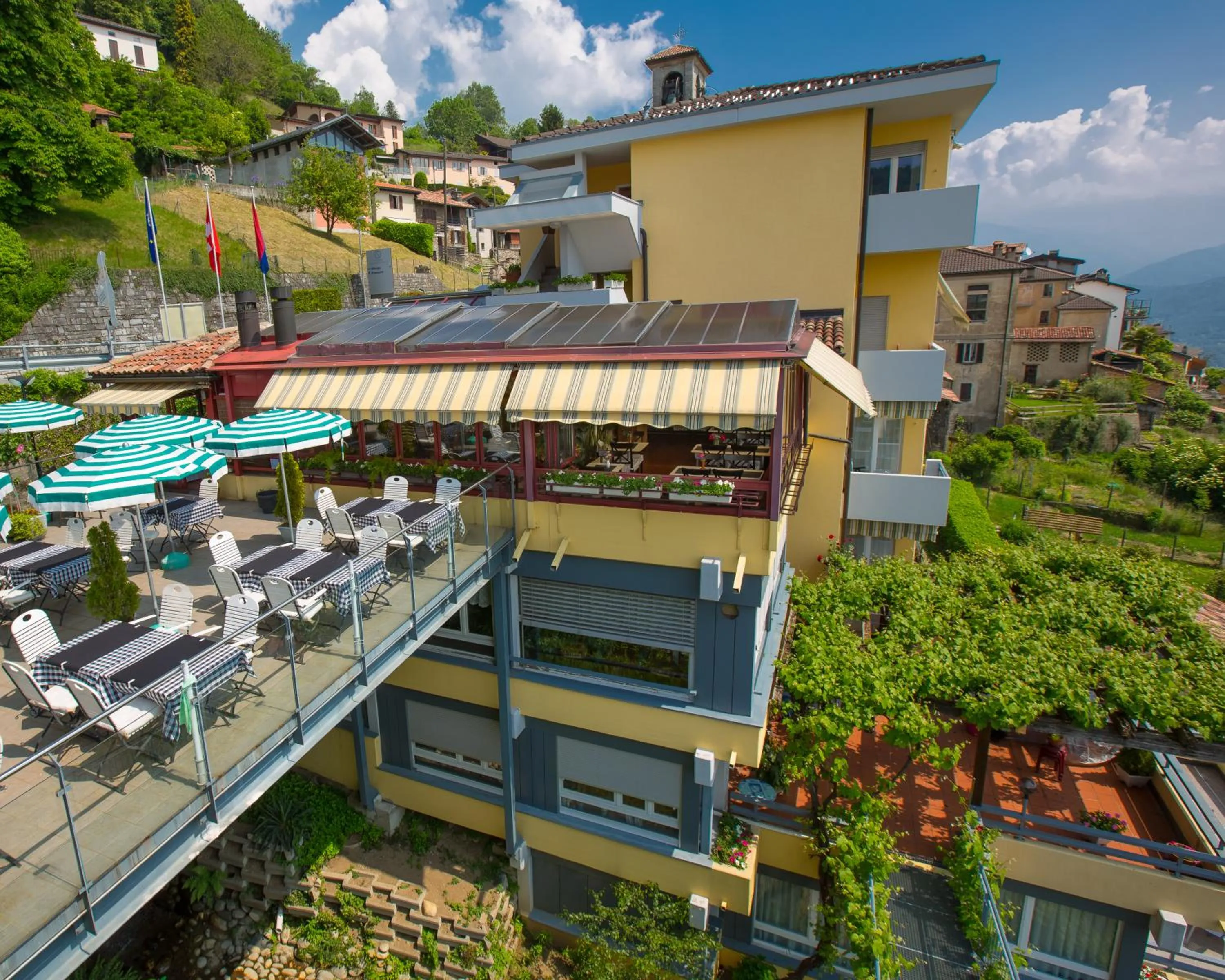 Facade/entrance in Al Ponte