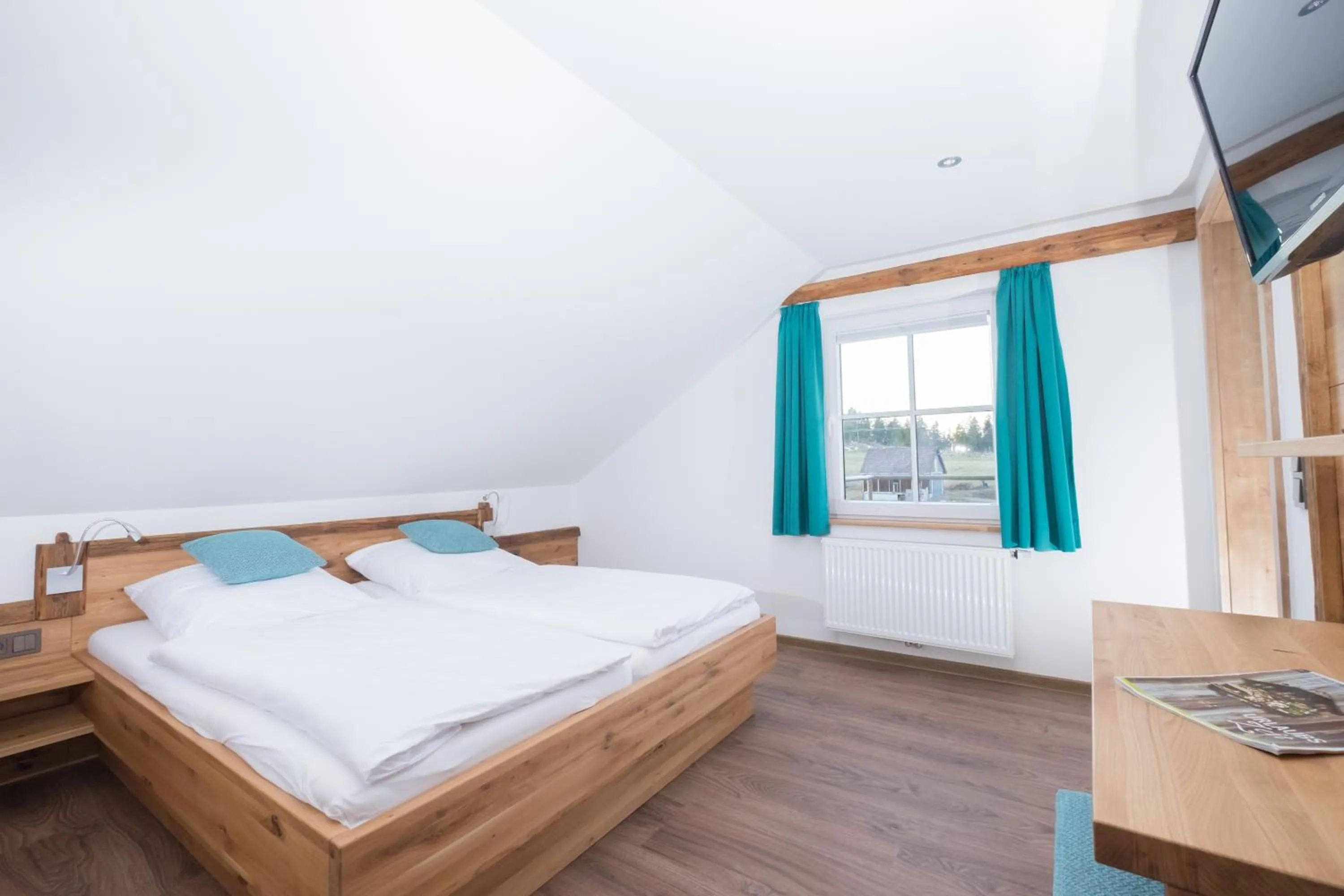 Photo of the whole room, Bed in Höhengasthaus Kolmenhof an der Donauquelle