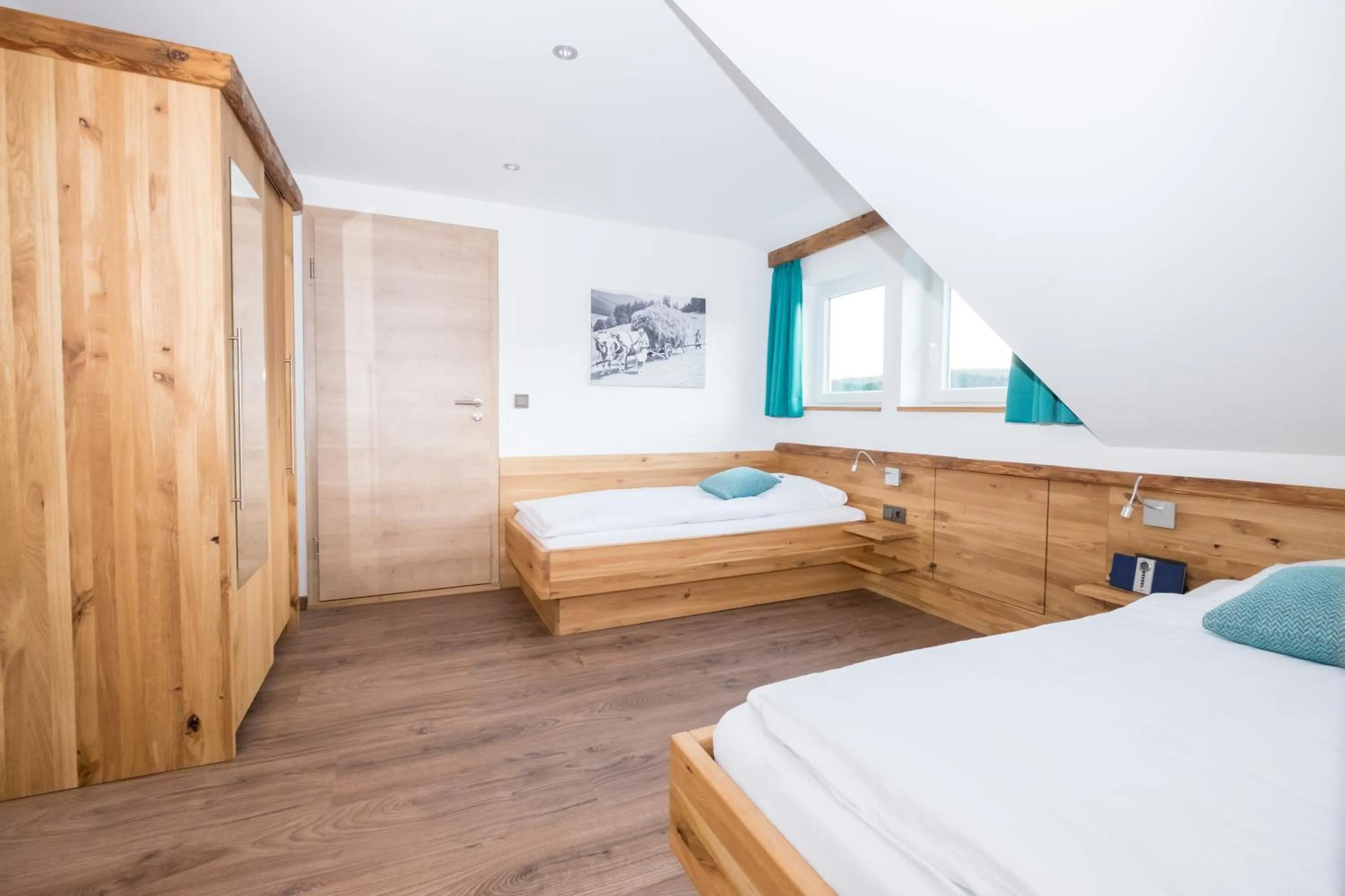 Photo of the whole room, Bed in Höhengasthaus Kolmenhof an der Donauquelle