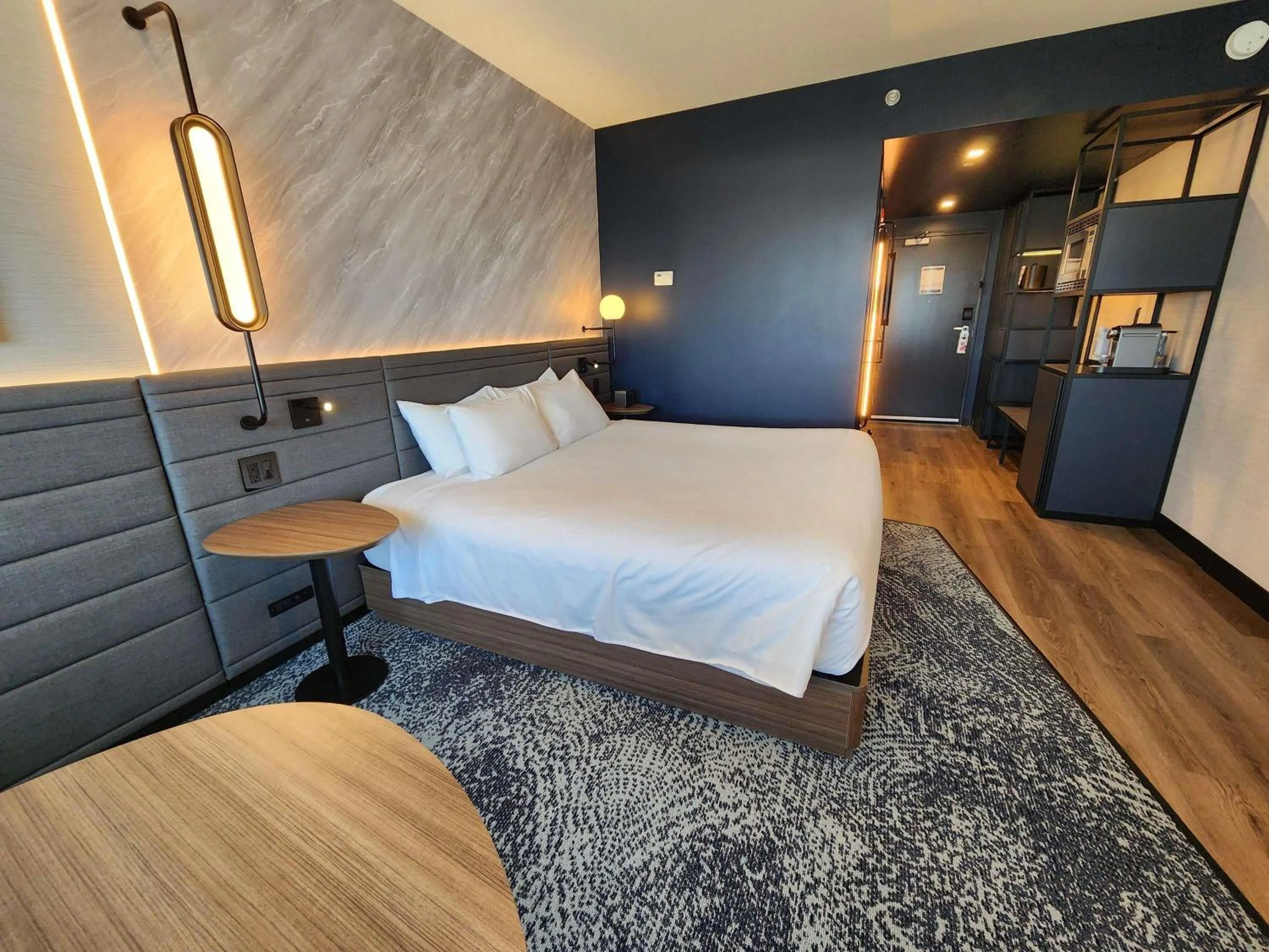 Bedroom, Bed in Novotel Toronto Vaughan Centre