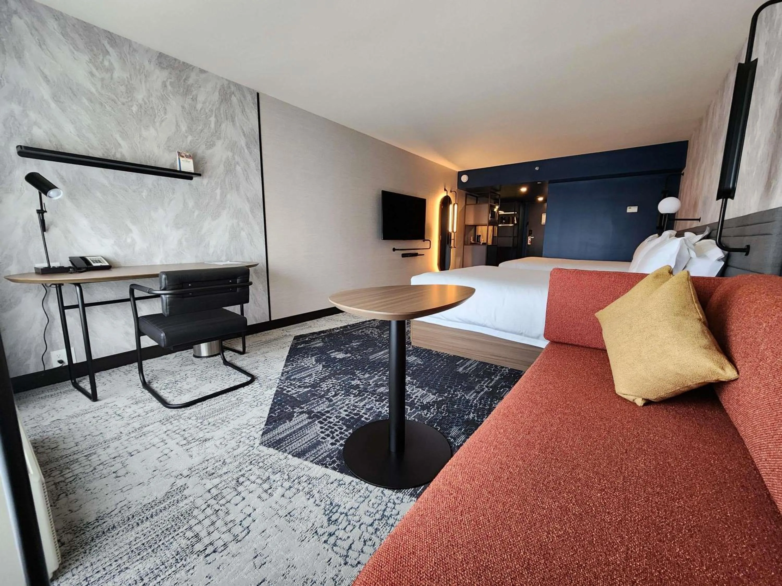 Bedroom, Bed in Novotel Toronto Vaughan Centre