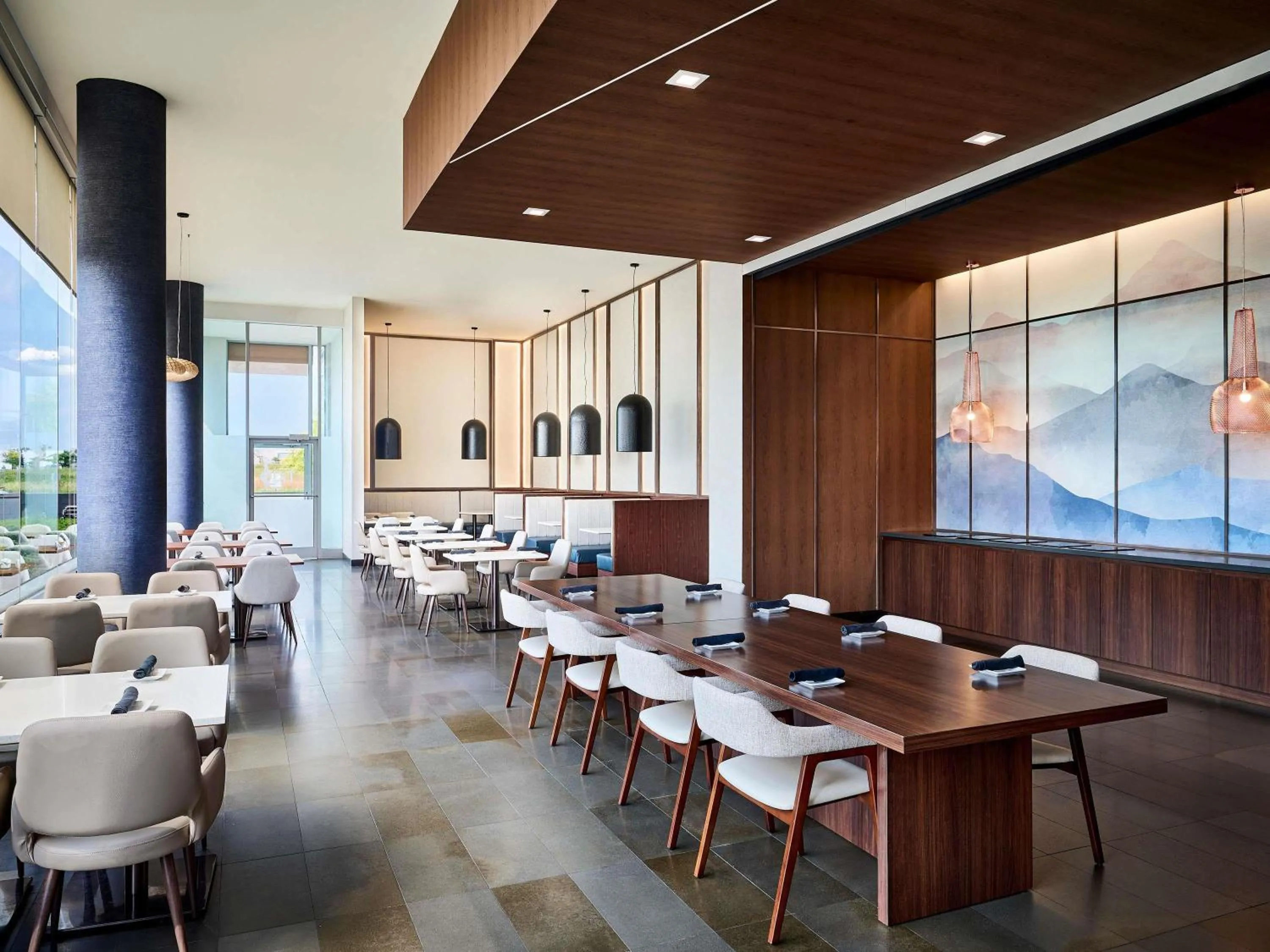 Restaurant/places to eat in Novotel Toronto Vaughan Centre