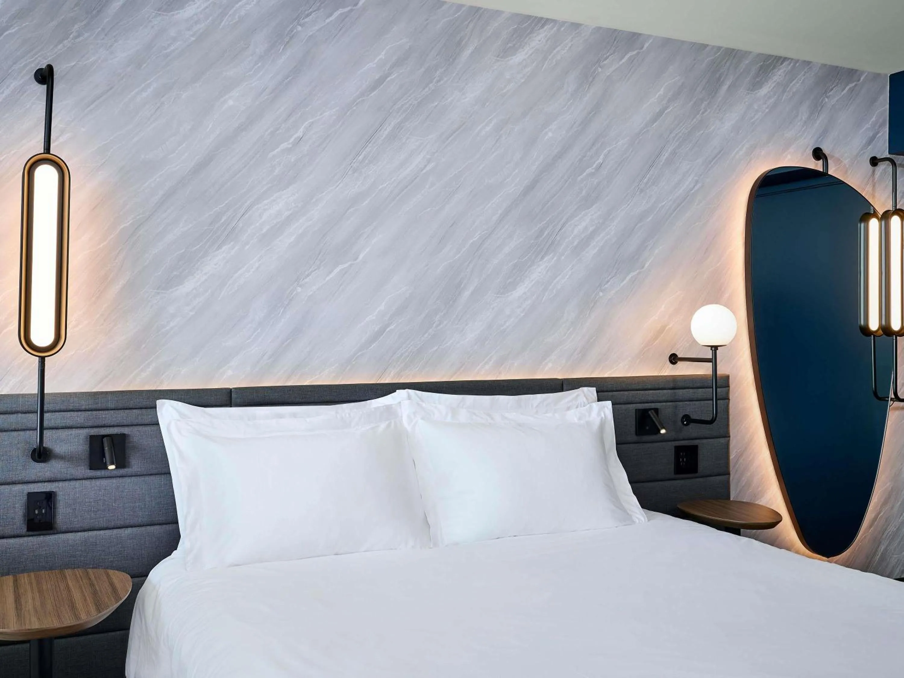 Bedroom, Bed in Novotel Toronto Vaughan Centre